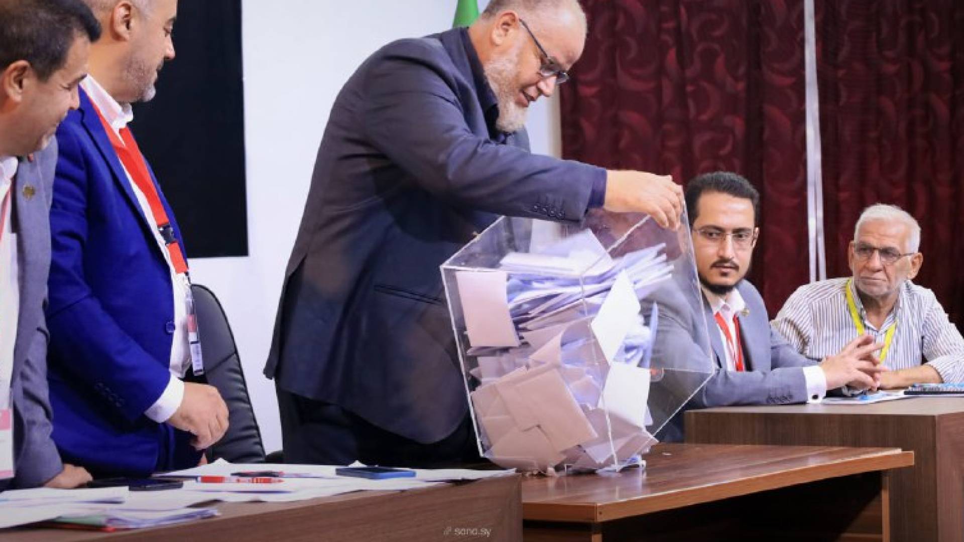 بدء فرز الأصوات في أول انتخابات سورية بعد الأسد.. والنتائج الأولية بدأت بالظهور