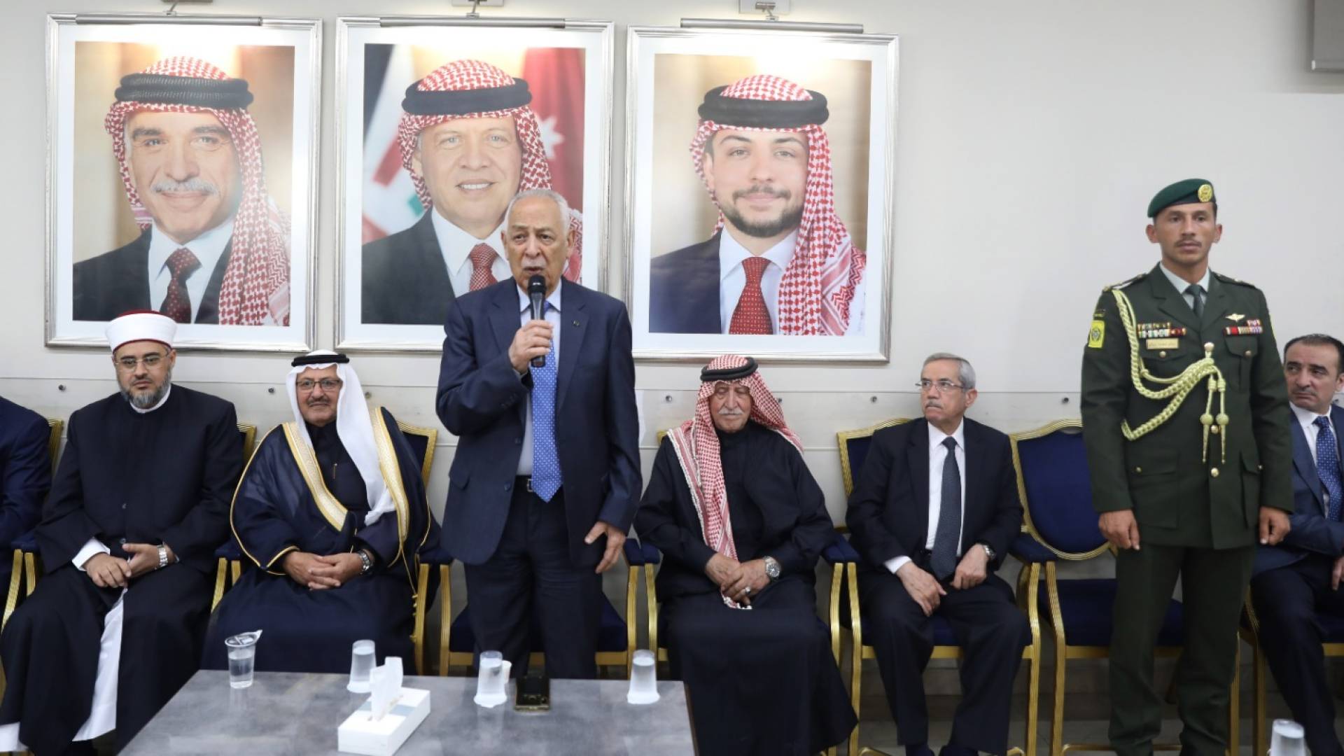 العيسوي يقدم واجب العزاء