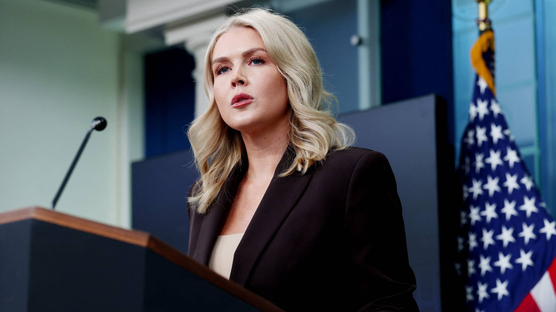 "المتحدثة باسم البيت الأبيض كارولين ليفيت"