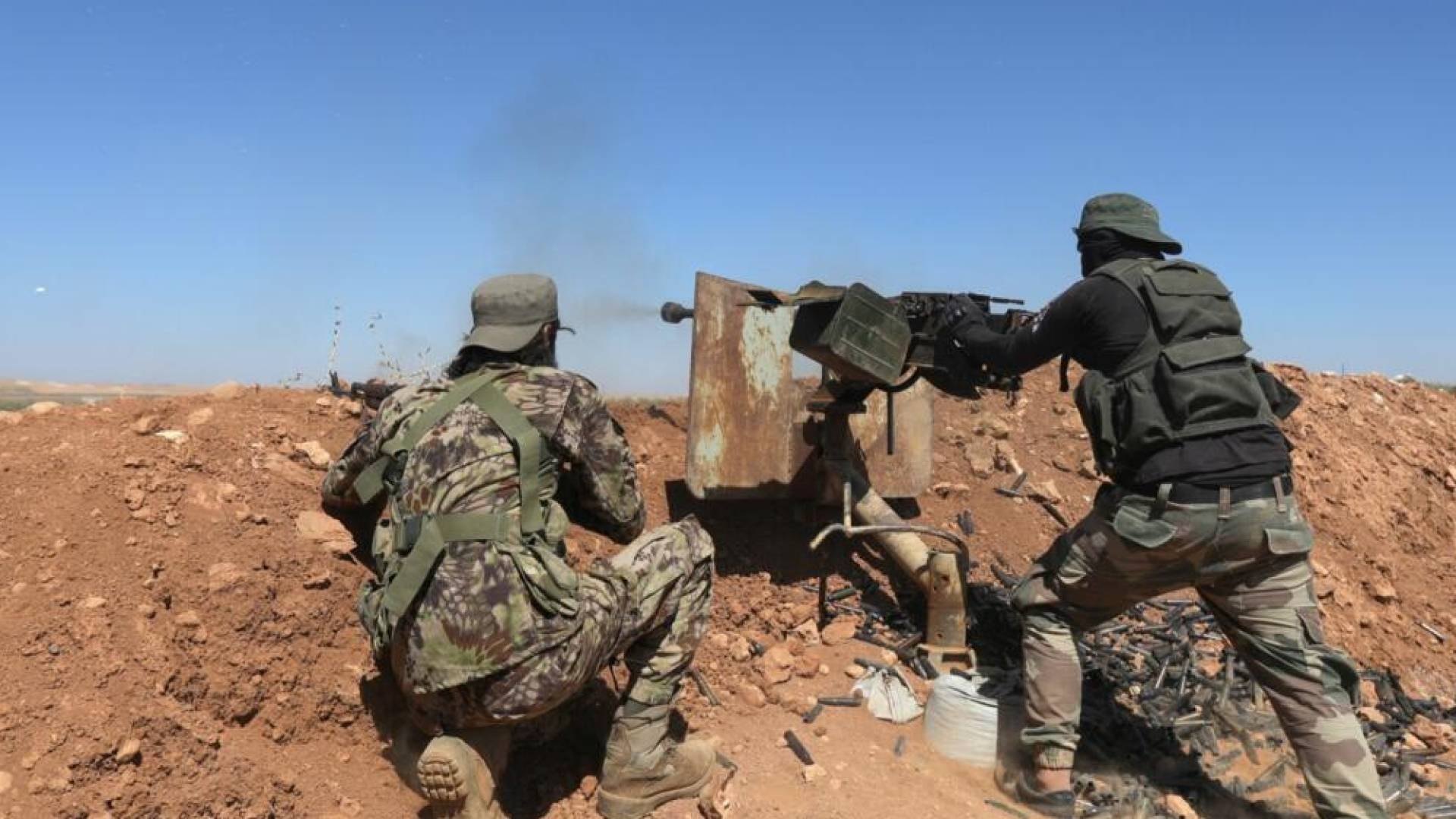 عشرات العائلات تنزح من حيي الأشرفية والشيخ مقصود بحلب جراء قصف "قسد"