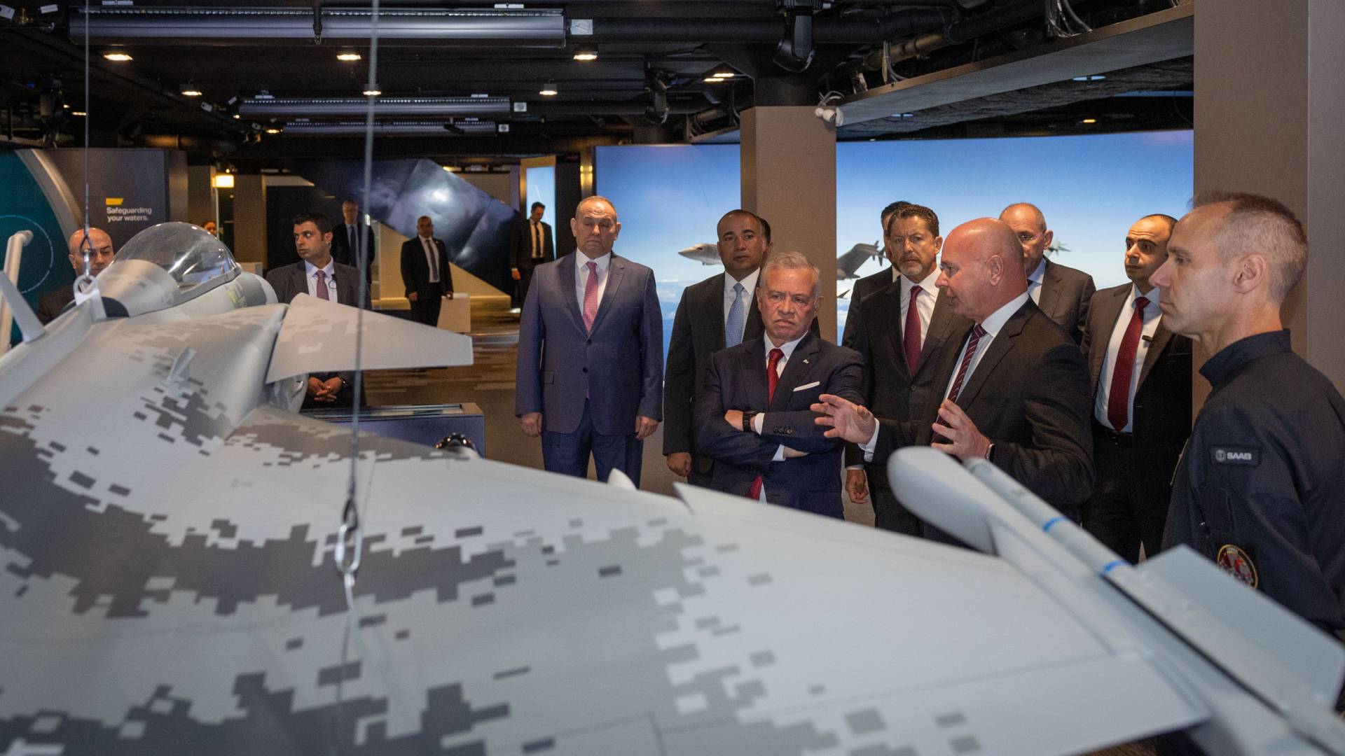 الملك يزور شركة ساب المختصة في الصناعات العسكرية بستوكهولم