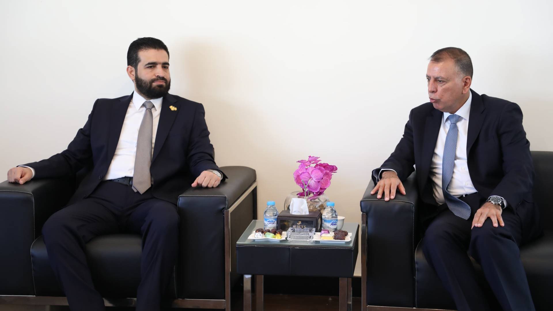 وزير الداخلية مازن الفراية ونظيره السوري أنس خطاب