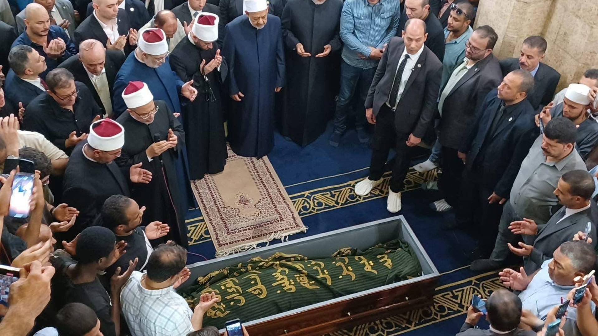 وداع مهيب.. الآلاف يشيعون جثمان الدكتور أحمد عمر هاشم