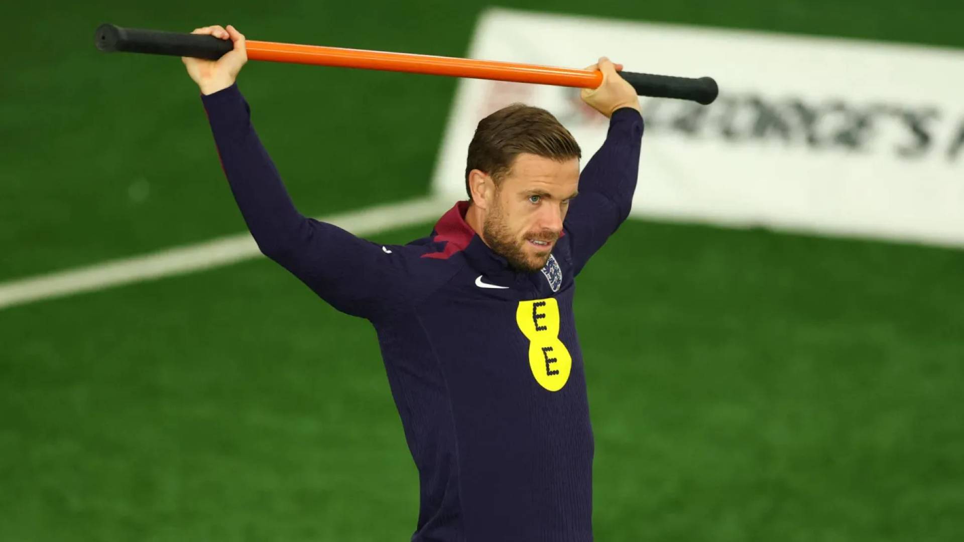 لاعب خط الوسط المخضرم جوردان هندرسون