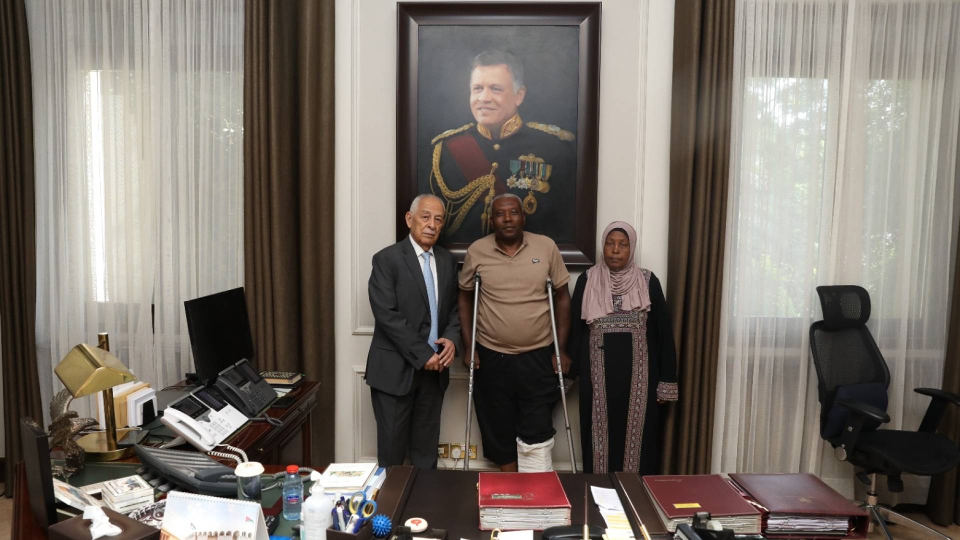 استجابة سريعة.. لمسة ملكية تداوي وجع عامل وطن