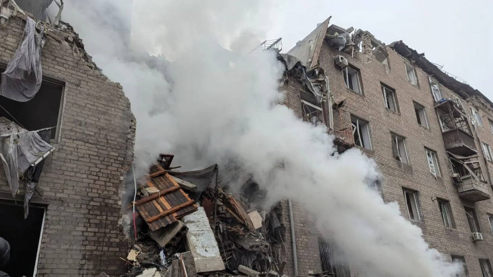 هجوم روسي عنيف يغرق شرق كييف بالظلام ويقطع إمدادات المياه