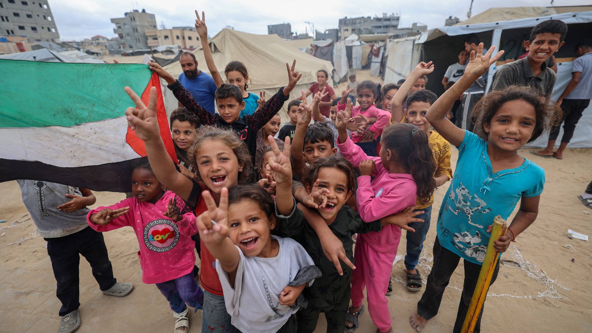 فرحة اطفال غزة بوقف اطلاق النار