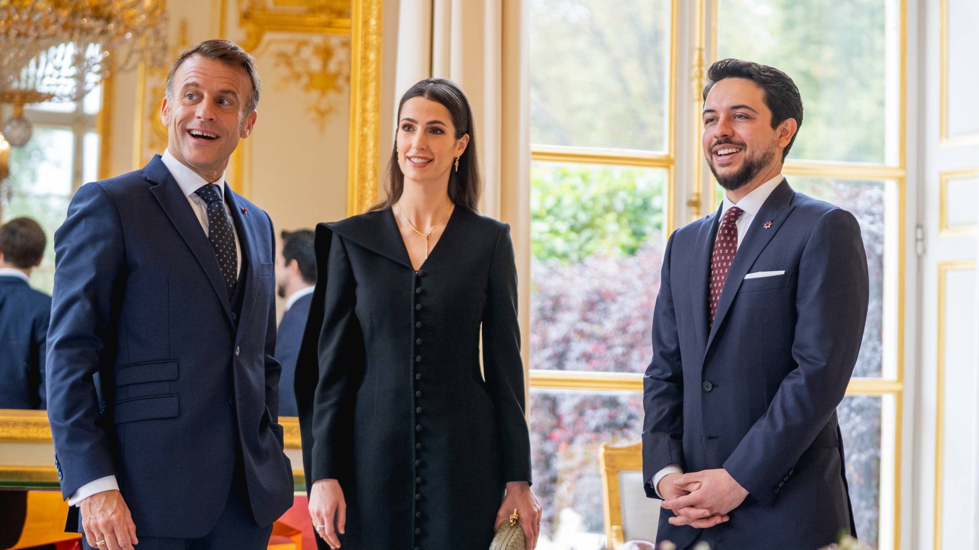 ولي العهد الأمير الحسين بن عبدالله رفقة الأميرة رجوة الحسين والرئيس الفرنسي إيمانويل ماكرون