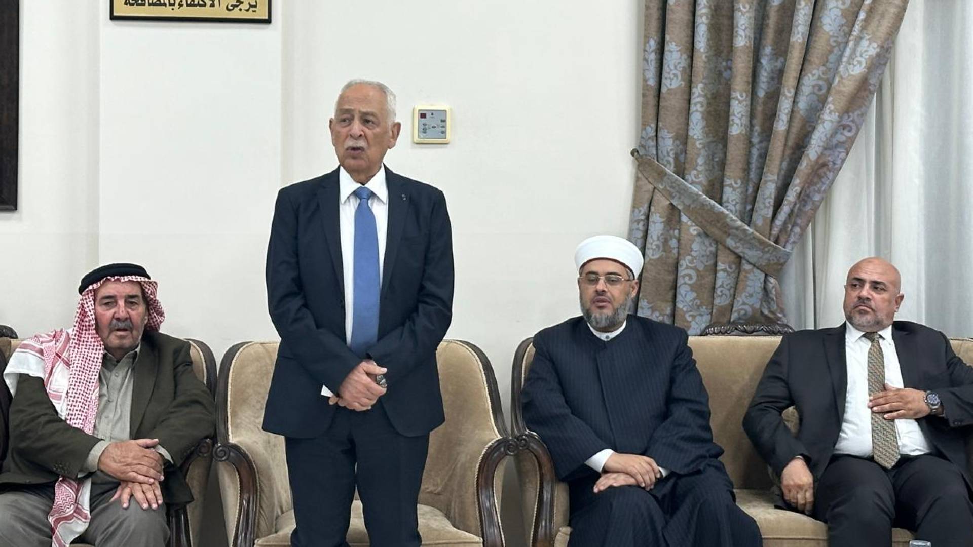 مندوبا عن الملك وولي العهد.. العيسوي يعزي عشيرة أبو سليم