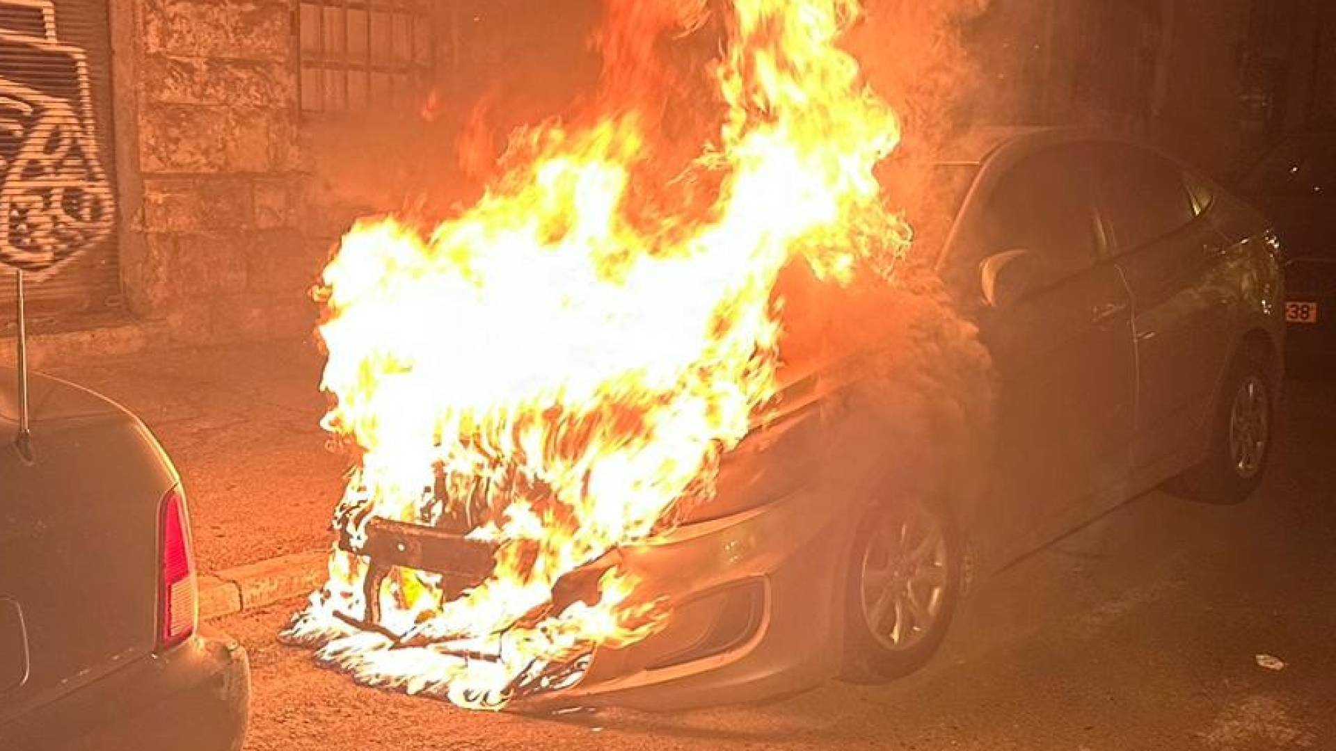 مركبة محترقة ارشيفية