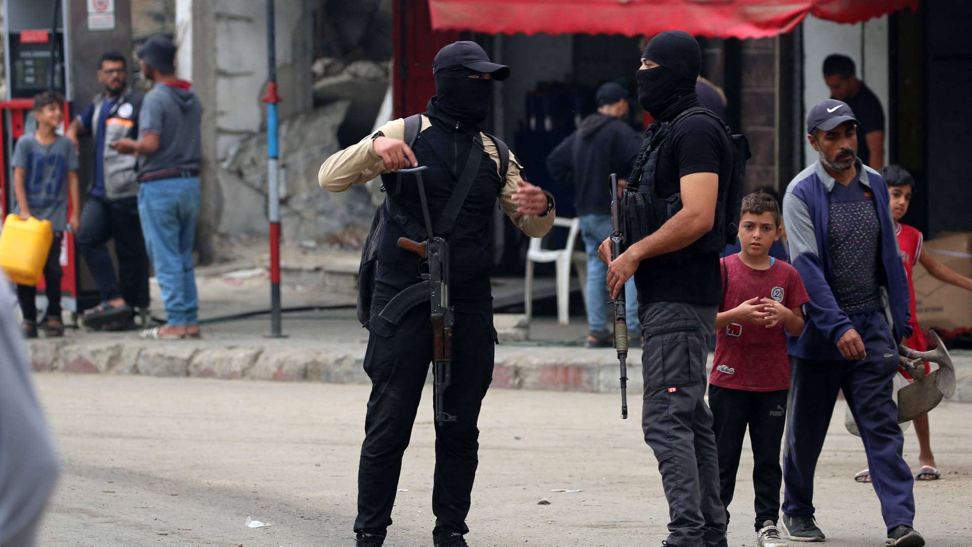 مقاتلين من كتائب القسام في غزة