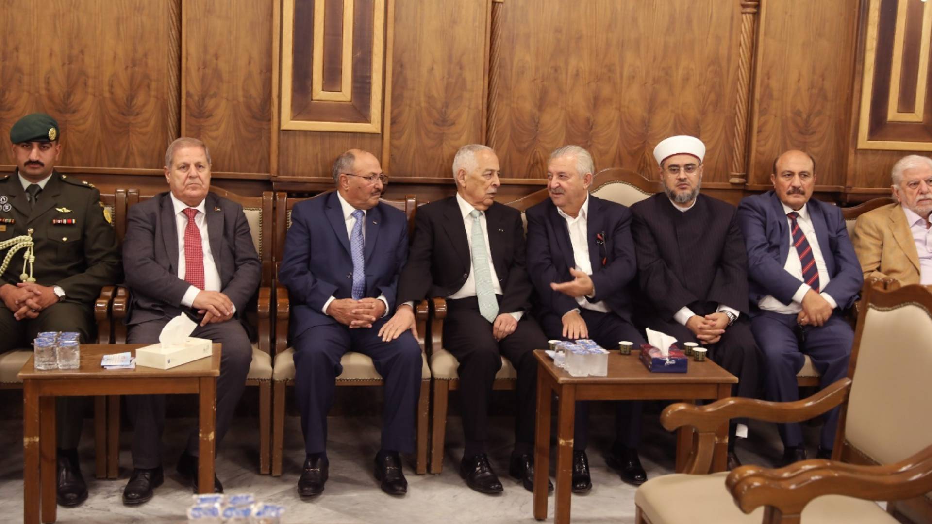 رئيس الديوان الملكي الهاشمي يقدم واجب العزاء إلى آل الخضري