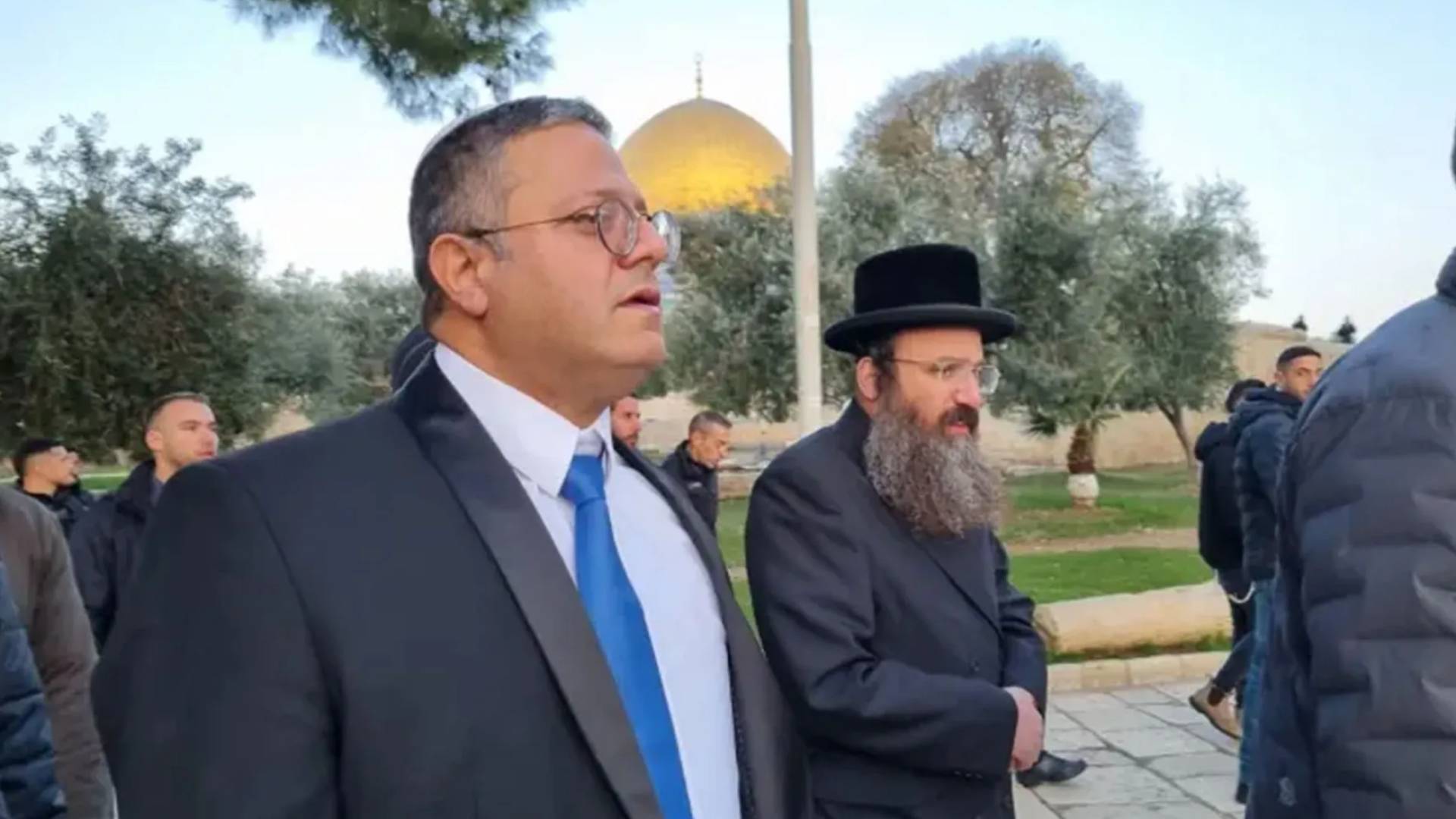 بن غفير يقتحم الأقصى على رأس مستوطنين في آخر أيام الأعياد اليهودية