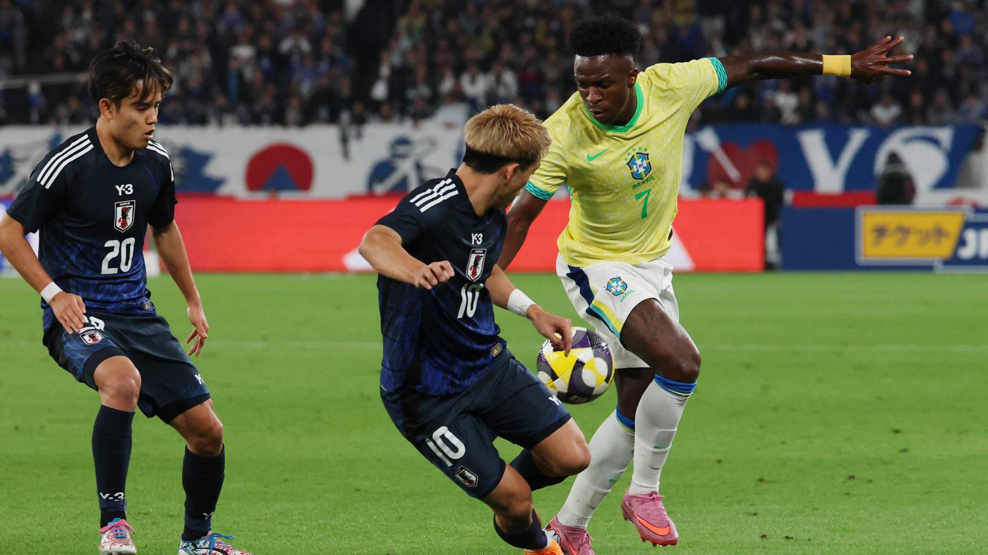 اليابان تحقق فوزا تاريخيا على البرازيل في مباراة ودية مثيرة 3-2