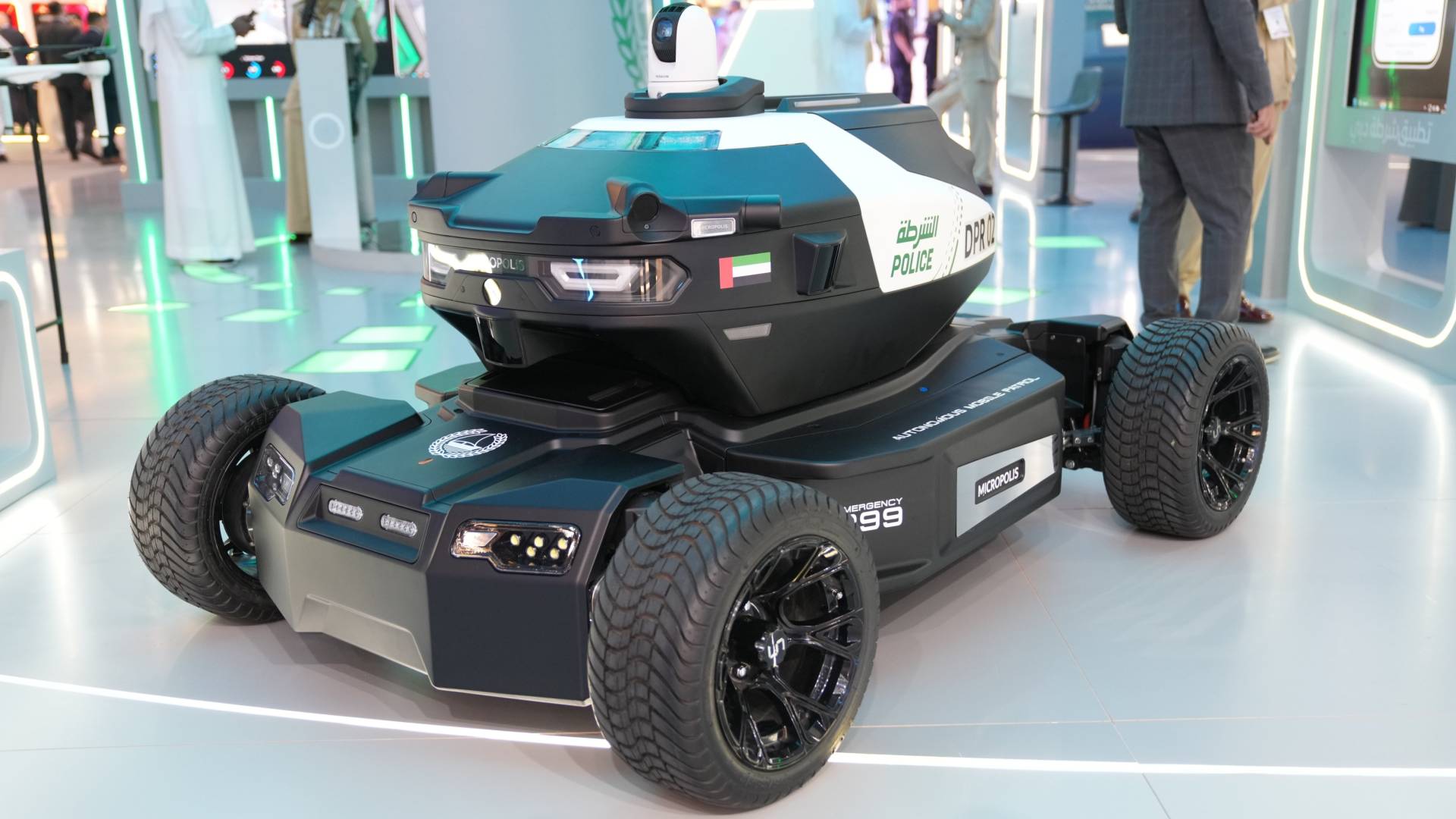 شرطة دبي تطلق الدورية الروبوتية "DPR 02" ذاتية القيادة