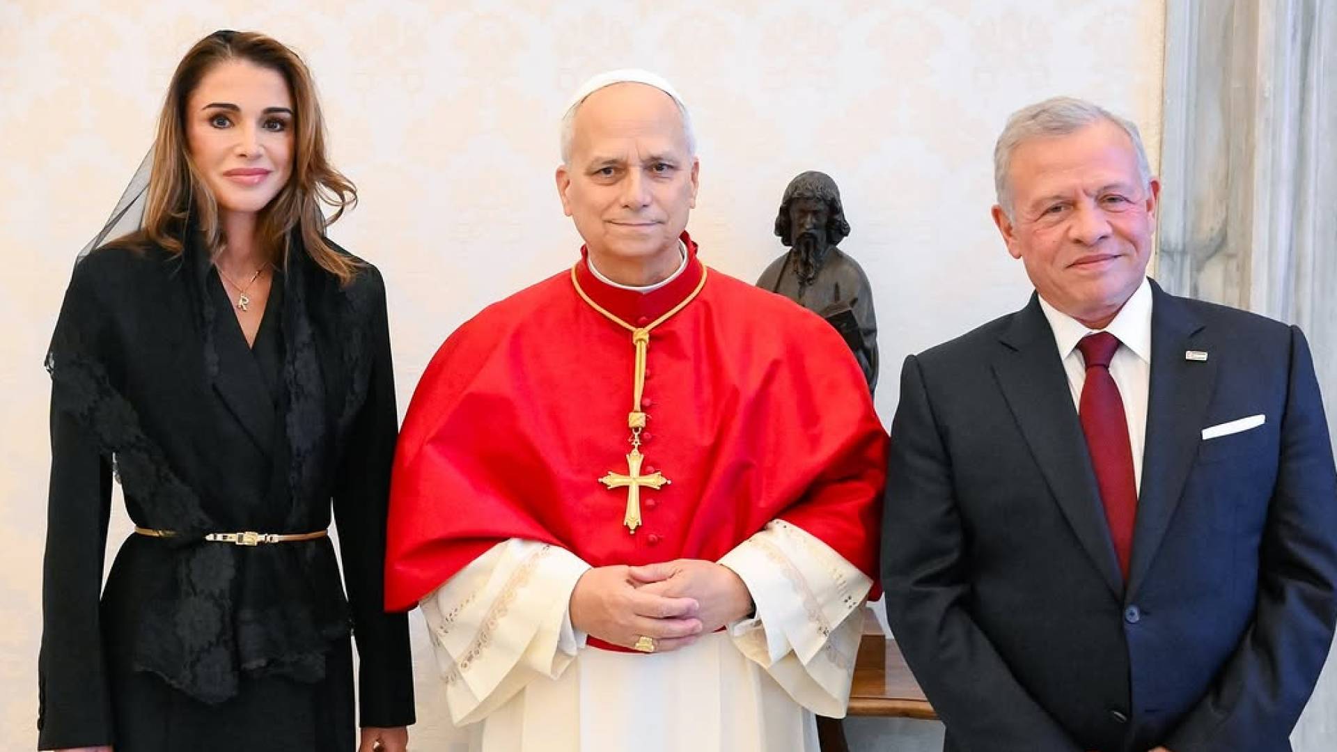 الملك عبدﷲ الثاني وجلالة الملكة رانيا العبدﷲ يلتقيان البابا لاون الرابع عشر بابا الفاتيكان