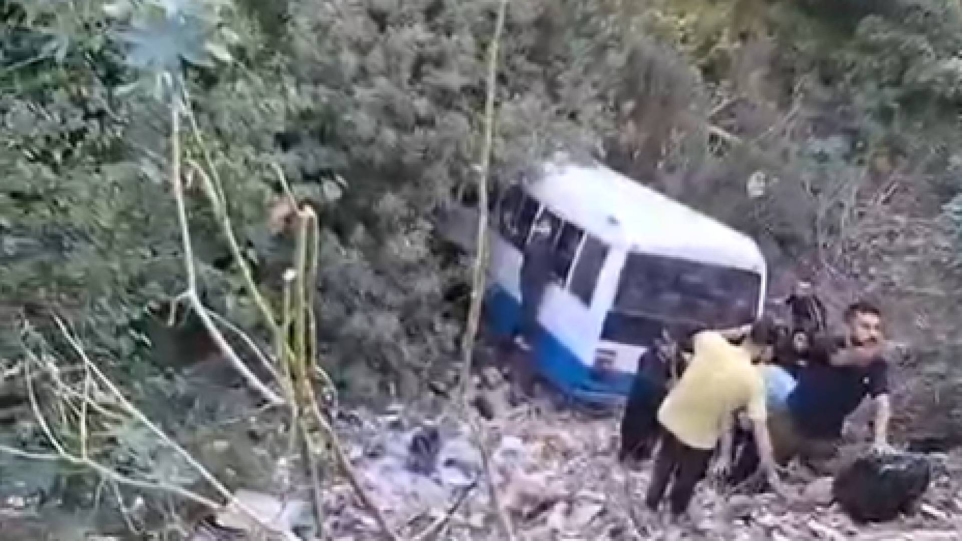 سقوط حافلة مدرسية