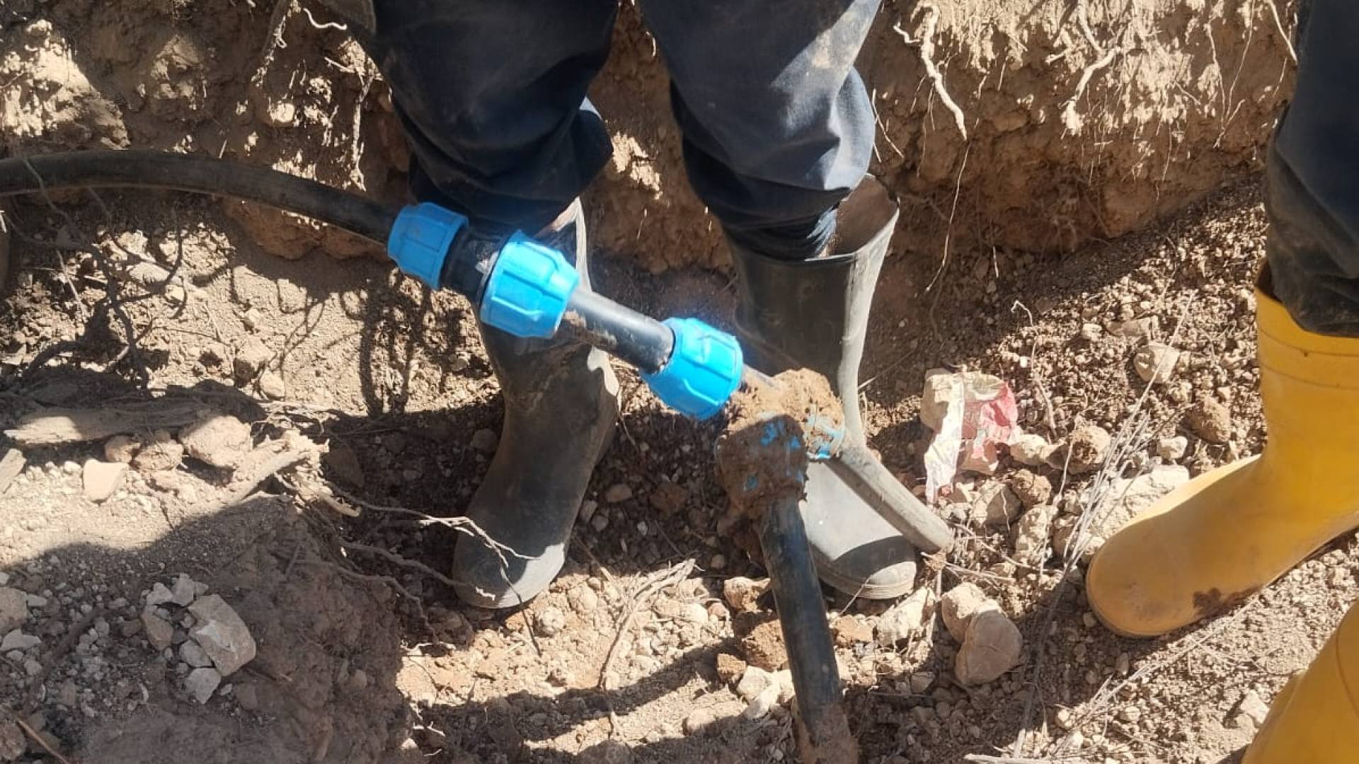 الاعتداءات الكبيرة على خط مياه ناقل رئيسي في لواء عين الباشا