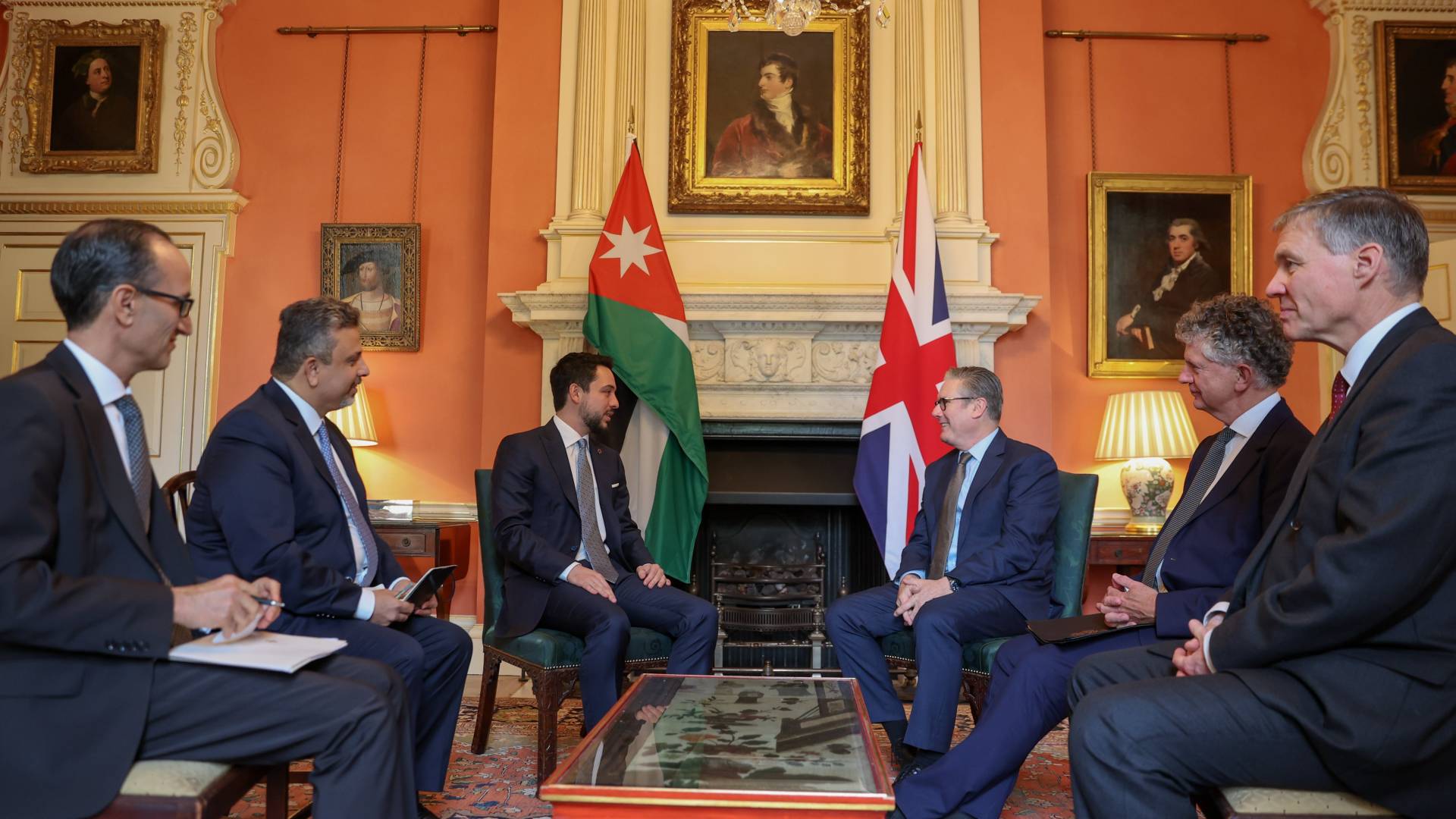 ولي العهد يؤكد عمق العلاقات التاريخية مع بريطانيا خلال لقائه رئيس الوزراء البريطاني