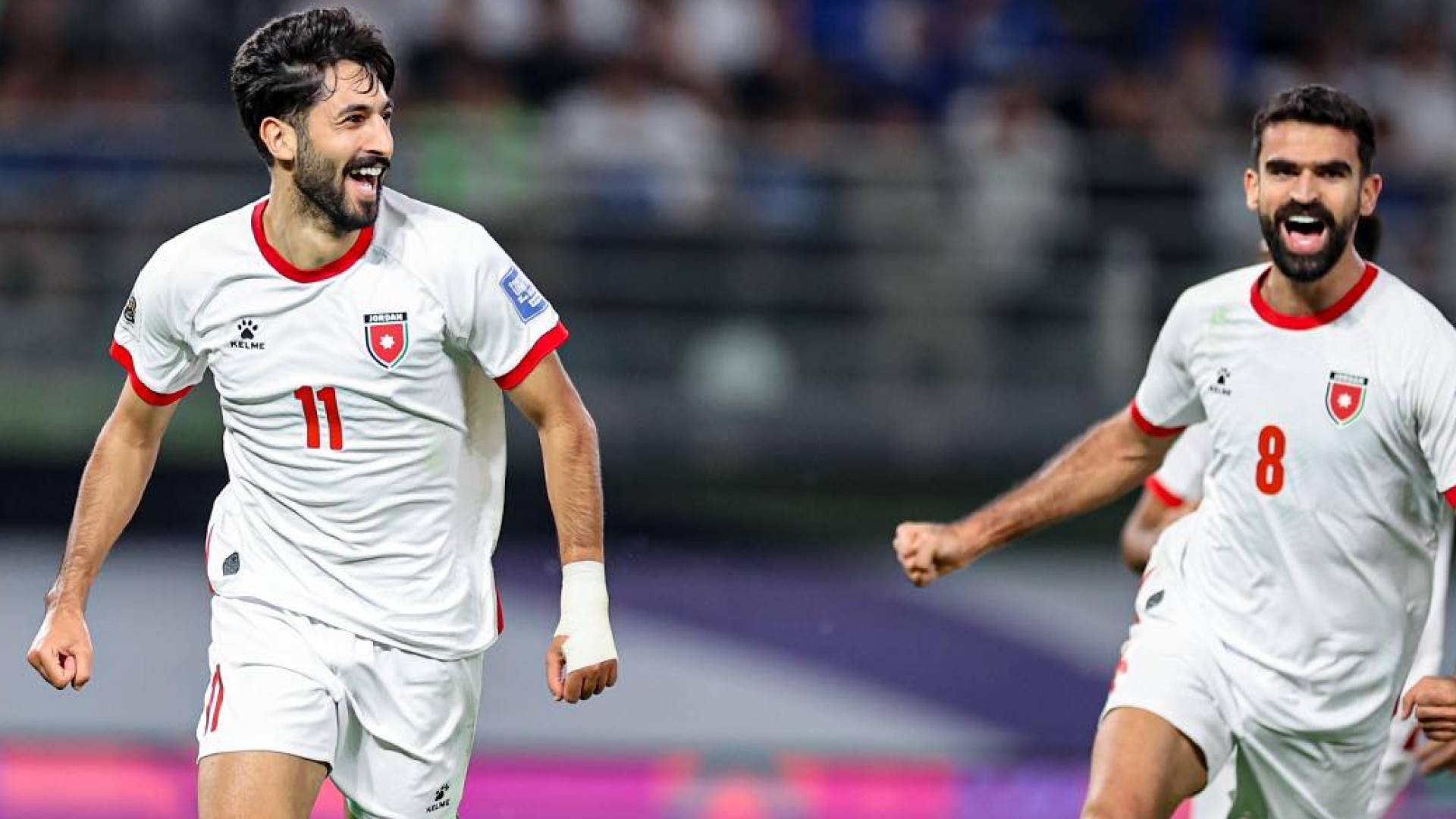 لاعب المنتخب الوطني يزن النعيمات يحتفل بهدف سابق