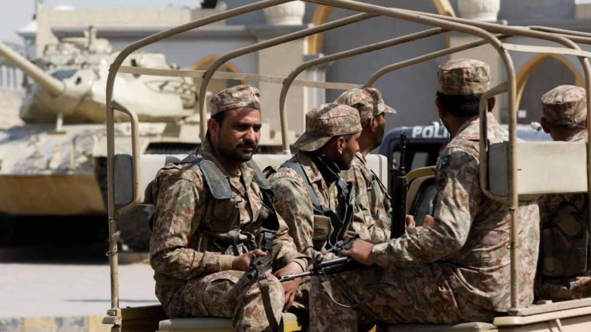 جنود باكستانيين