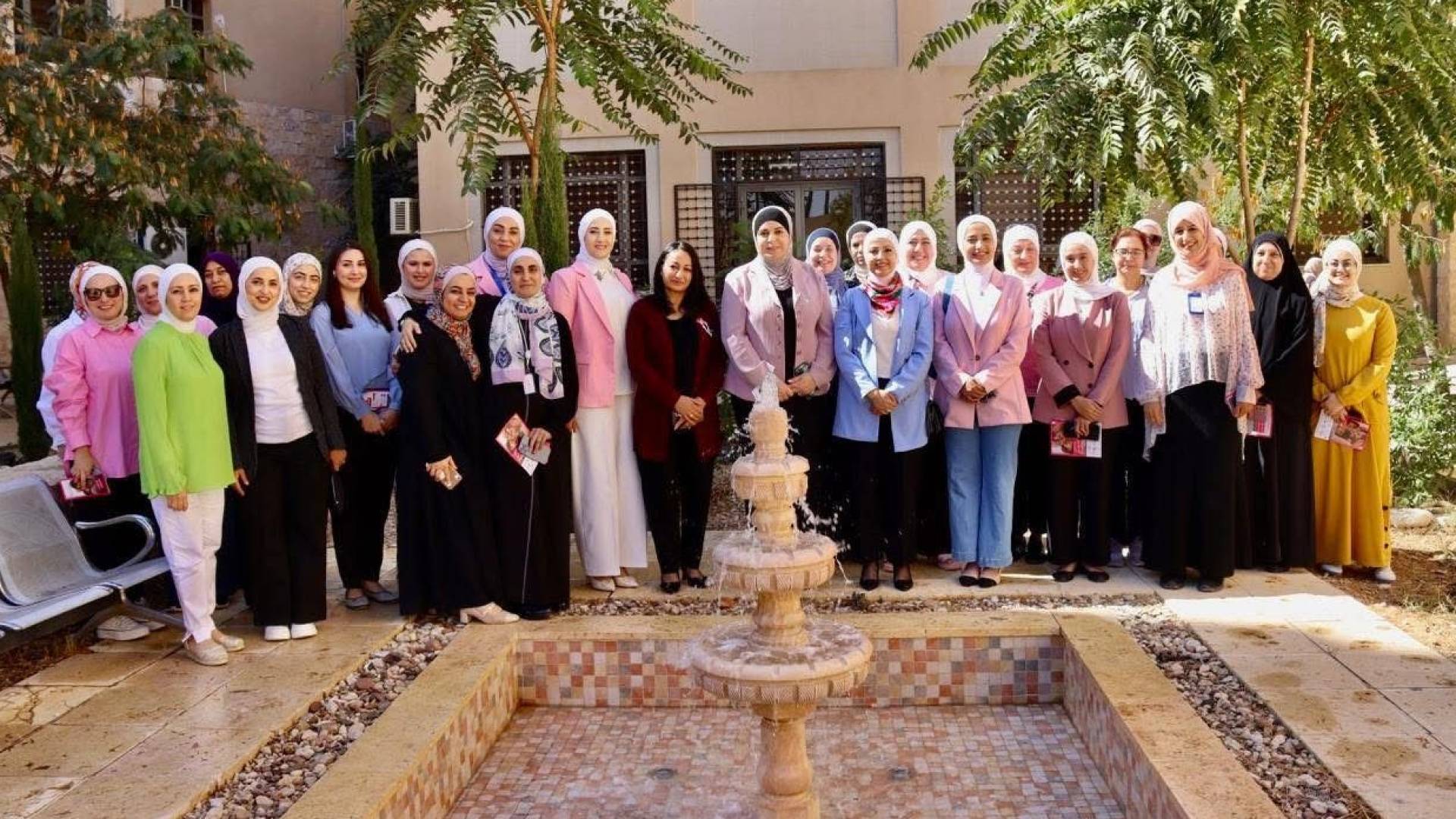 "الغذاء والدواء" والبرنامج الأردني لسرطان الثدي يطلقان "المسيرة الوردية" للتوعية بالكشف المبكر