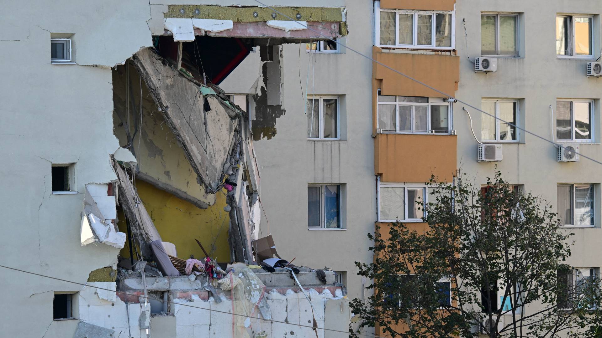 السلطات الرومانية: قتلى وإصابات بانفجار يهز مبنى سكنيا في بوخارست.. تفاصيل