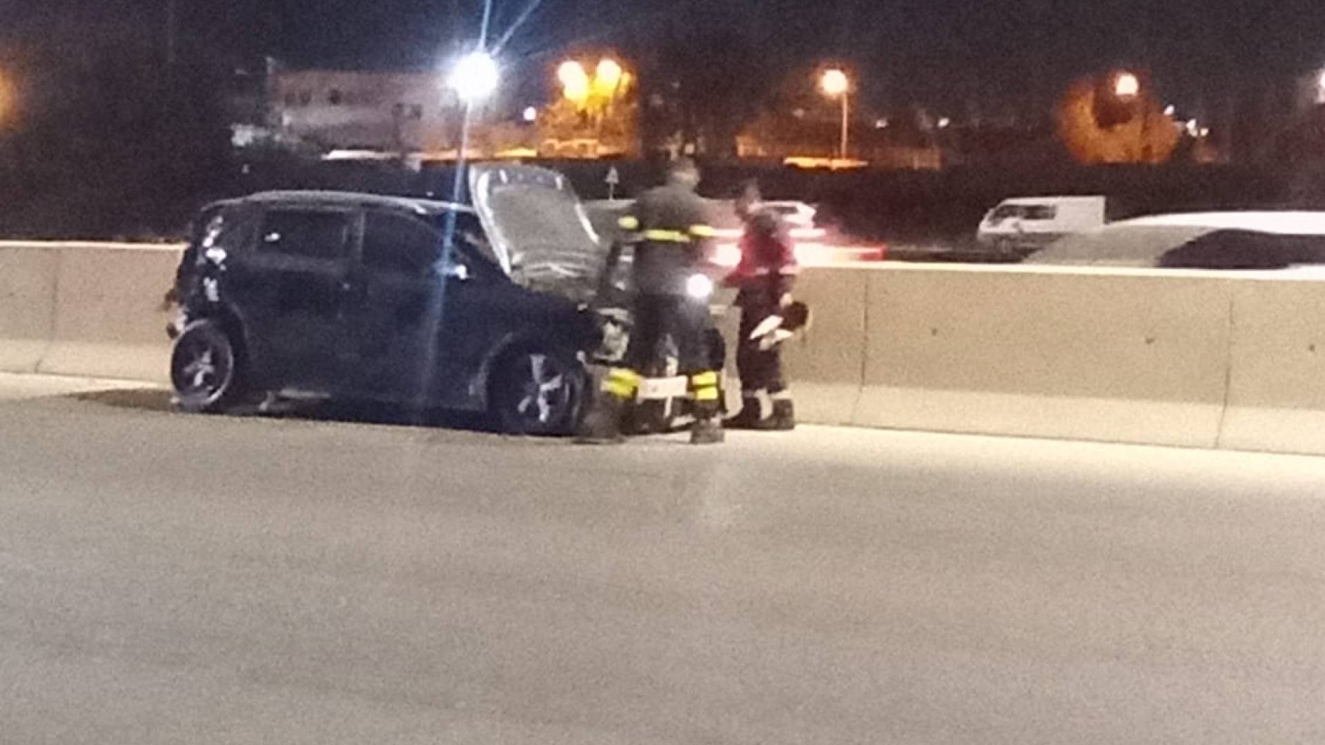 مراسل رؤيا: 4 إصابات بحادث سير بين 4 مركبات على طريق المطار.. فيديو