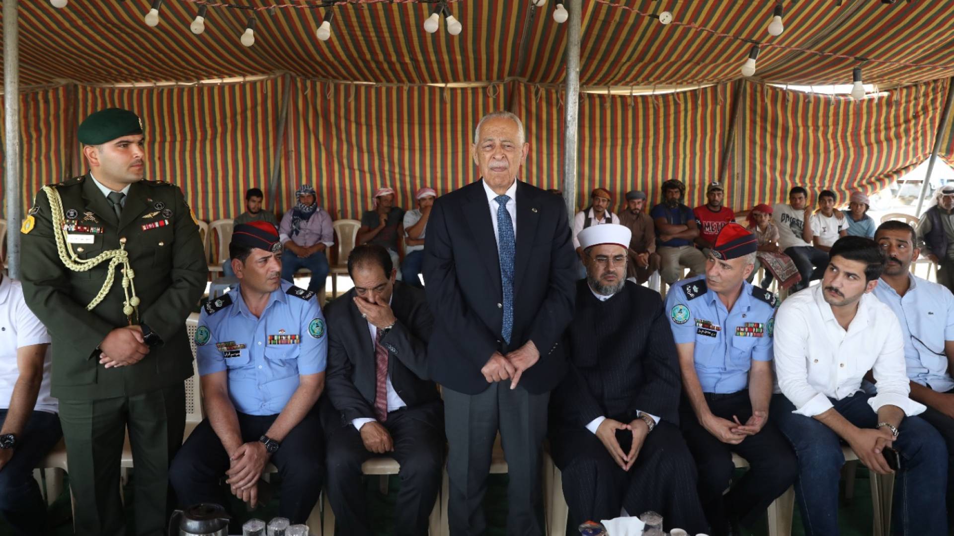 مندوبا عن الملك وولي العهد.. العيسوي يعزي بضحايا غرق ٣ أطفال  أشقاء في قناة الملك عبدالله