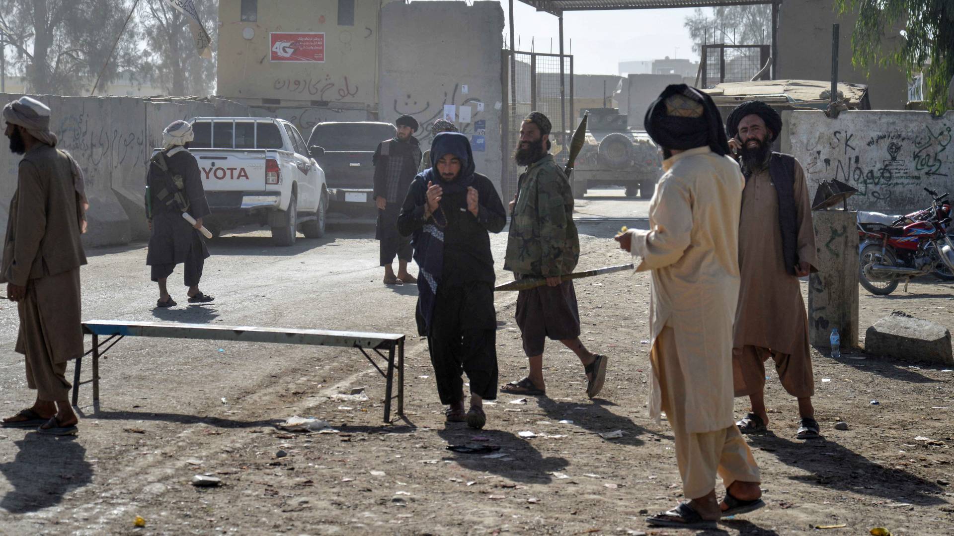 مقتل 17 في غارة باكستانية على بكتيكا.. ووفد أفغاني يتوجه للدوحة لبحث وقف إطلاق النار