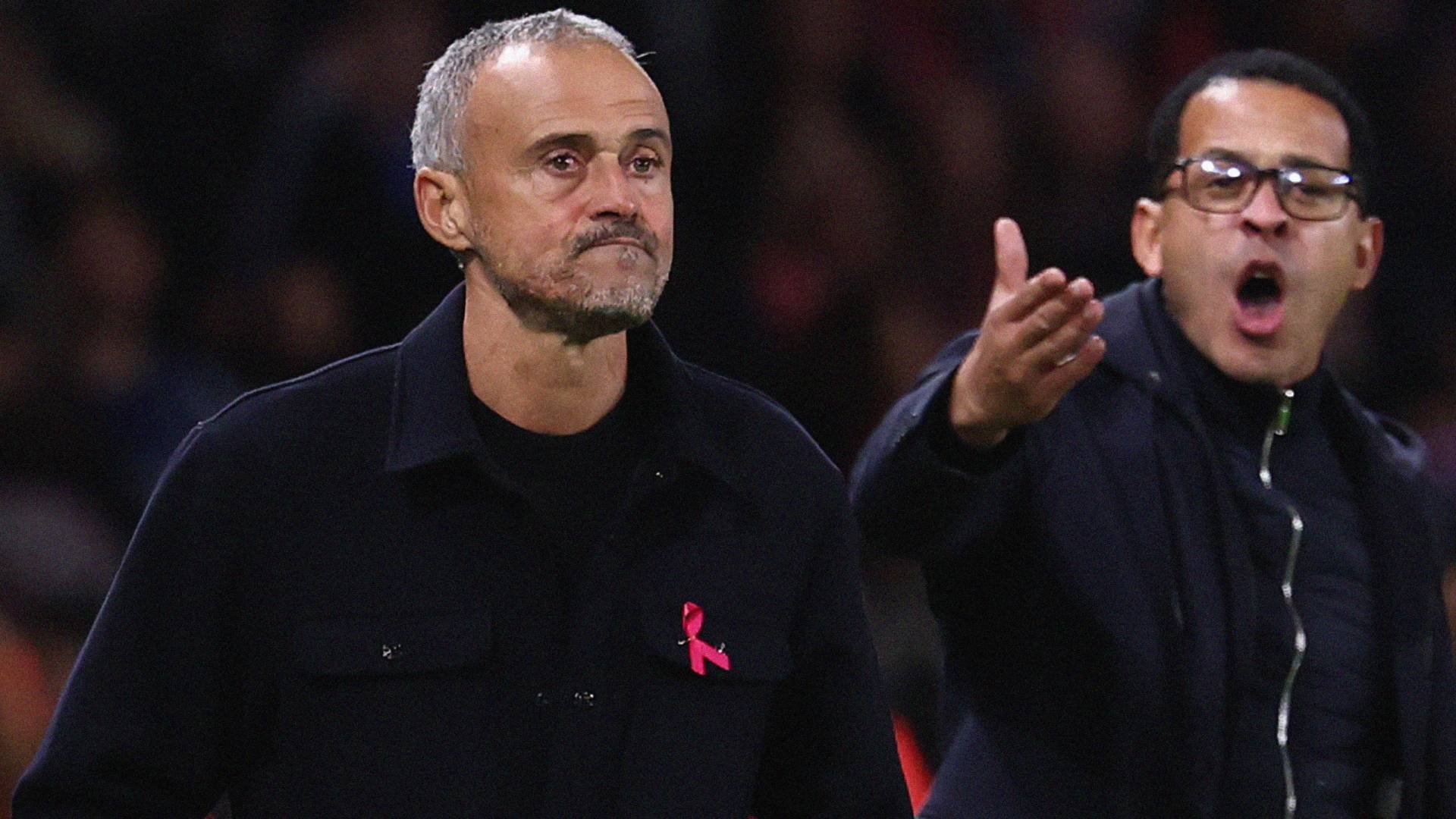 انضباط "الجد" يقود باريس سان جيرمان.. لويس إنريكي يواصل "هوسه" باللياقة البدنية