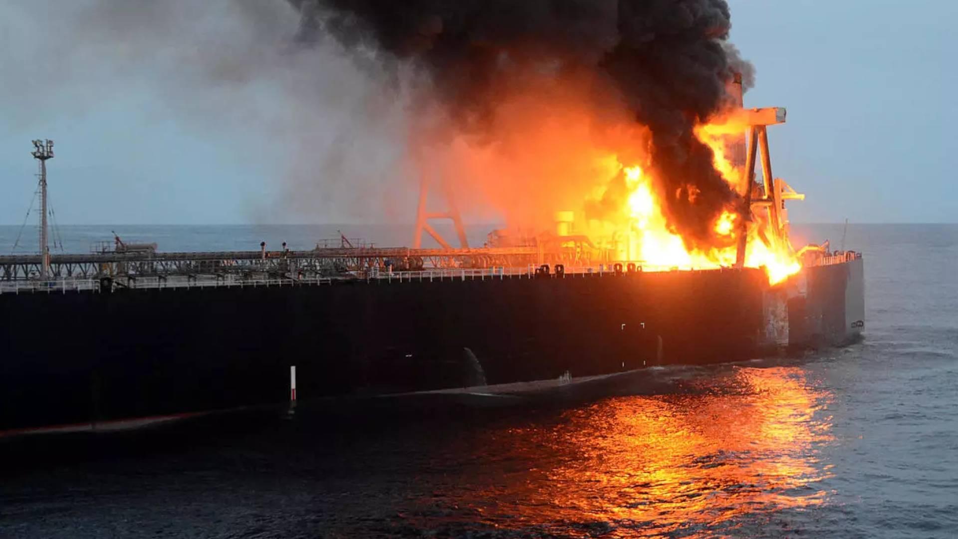 انفجار ناقلة نفط - أرشيفية