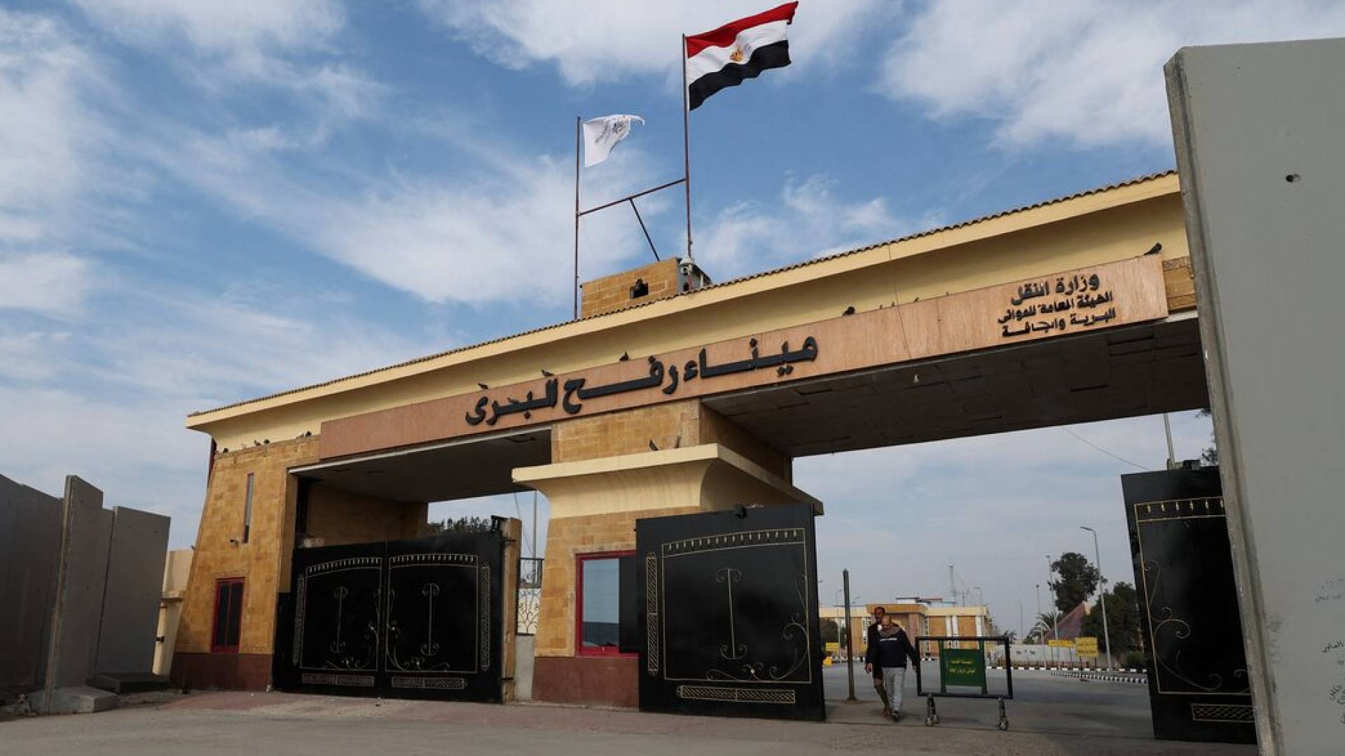 السفارة الفلسطينية بالقاهرة تعلن موعد فتح معبر رفح للعودة إلى غزة