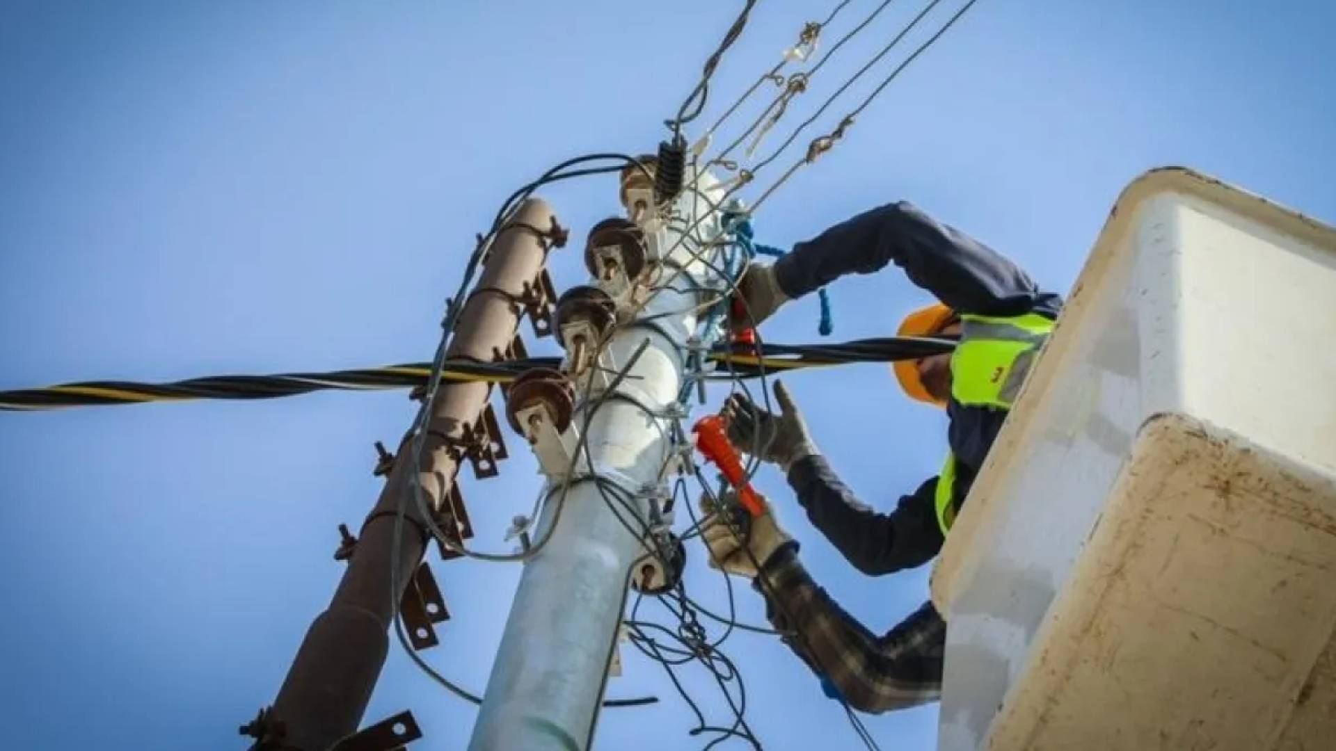 إصلاح أعطال كهرباء - تعبيرية