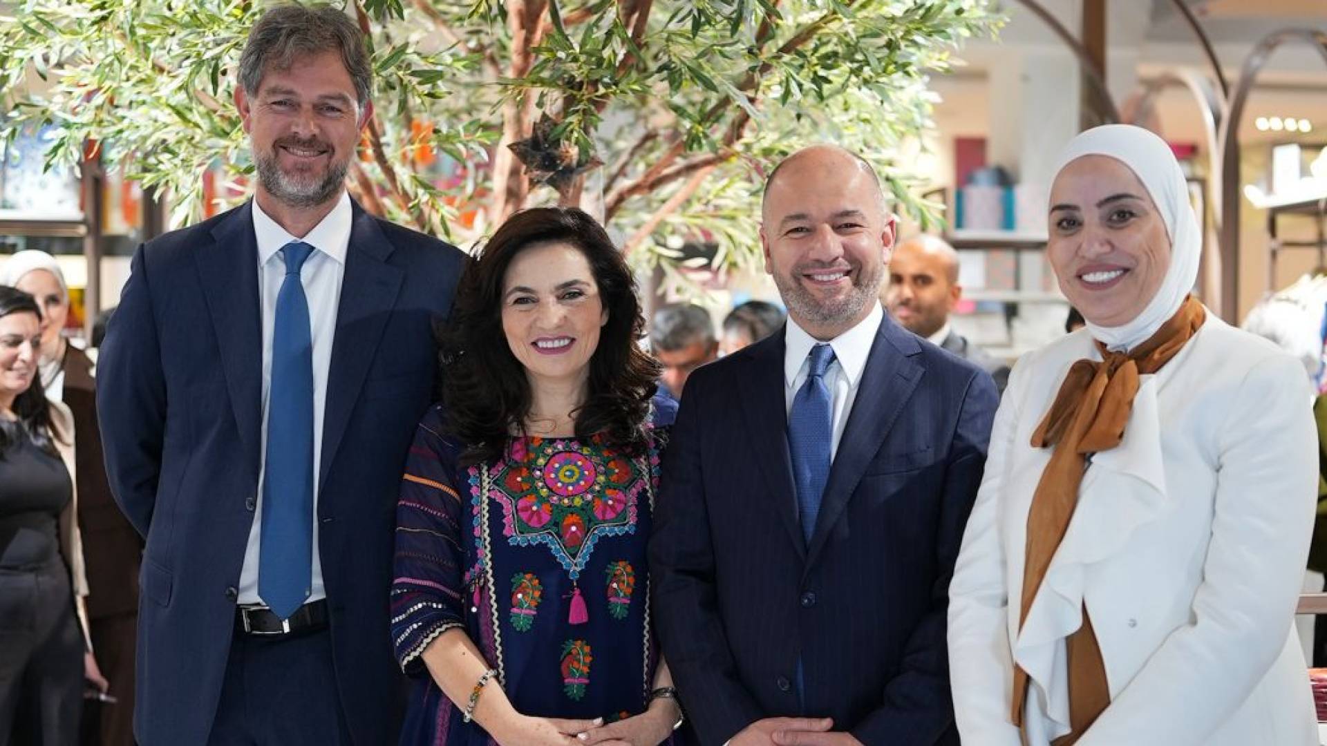 افتتاح " The Avenue "