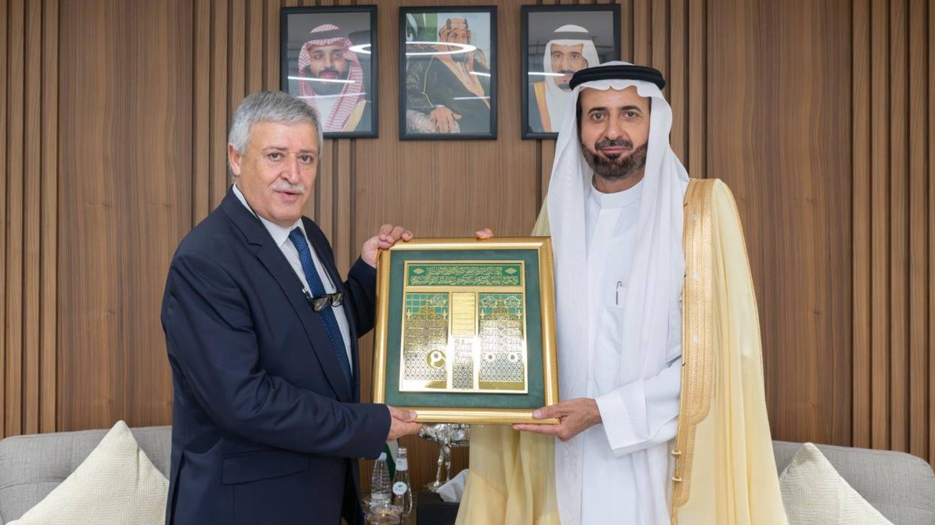 وزير النقل نضال القطامين مع وزير الحج والعمرة السعودي توفيق بن فوزان الربيعة