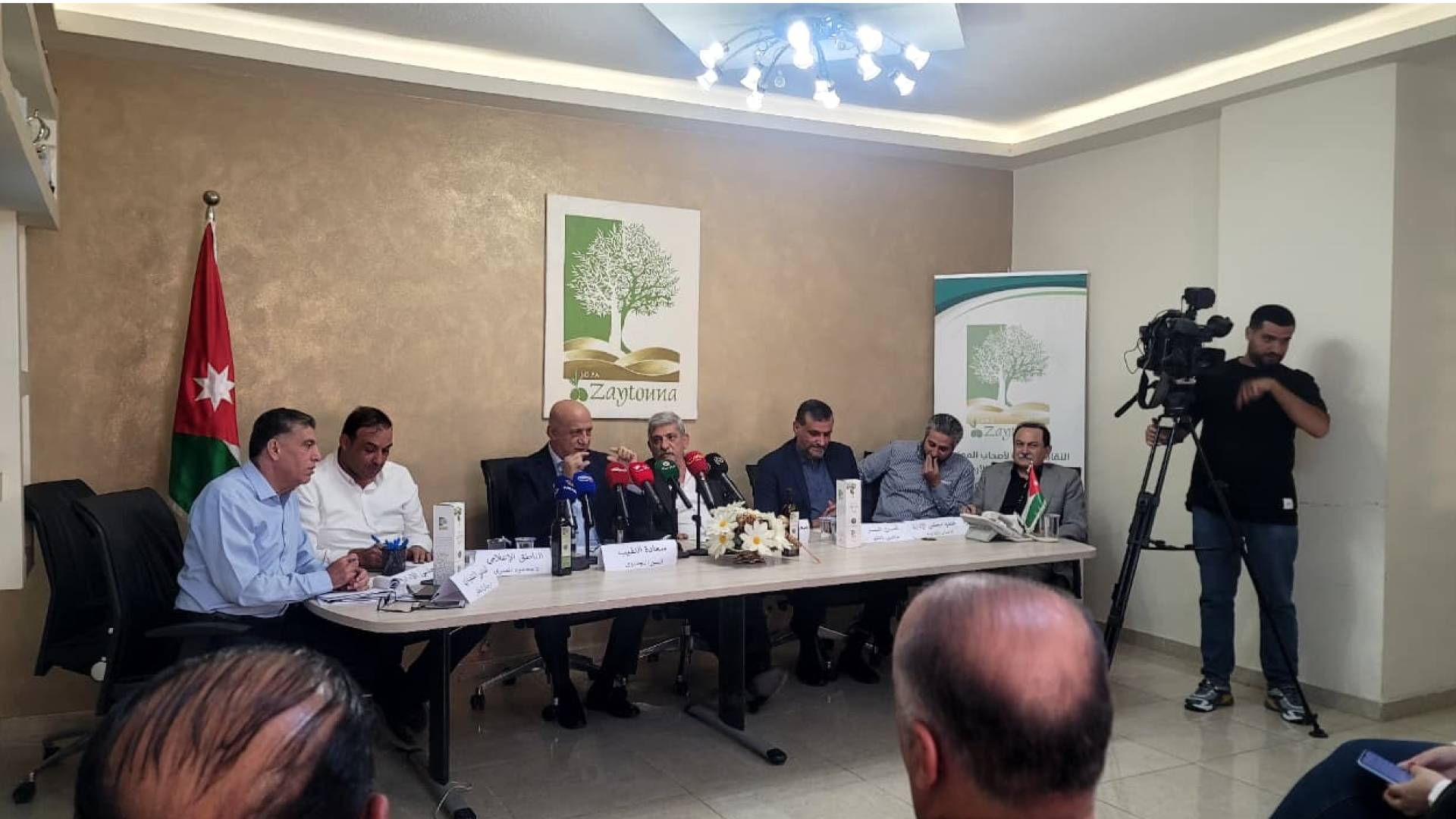 ليس 150 دينارا.. نقيب المعاصر يحسم الجدل ويكشف السعر (الحقيقي) لتنكة الزيت هذا الموسم