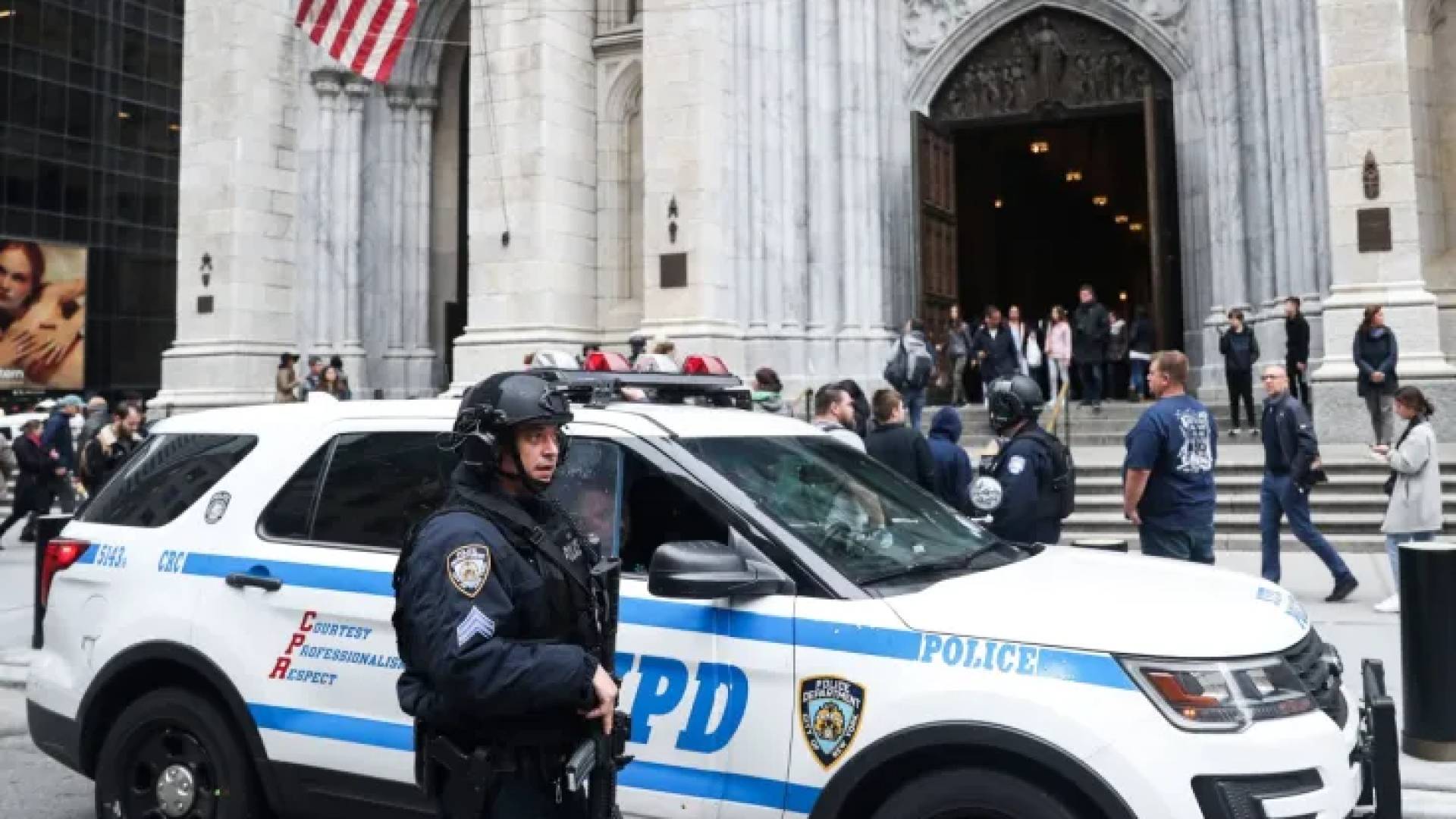 شظايا قذيفة تصيب سيارة شرطة في حادث مناورة كاليفورنيا