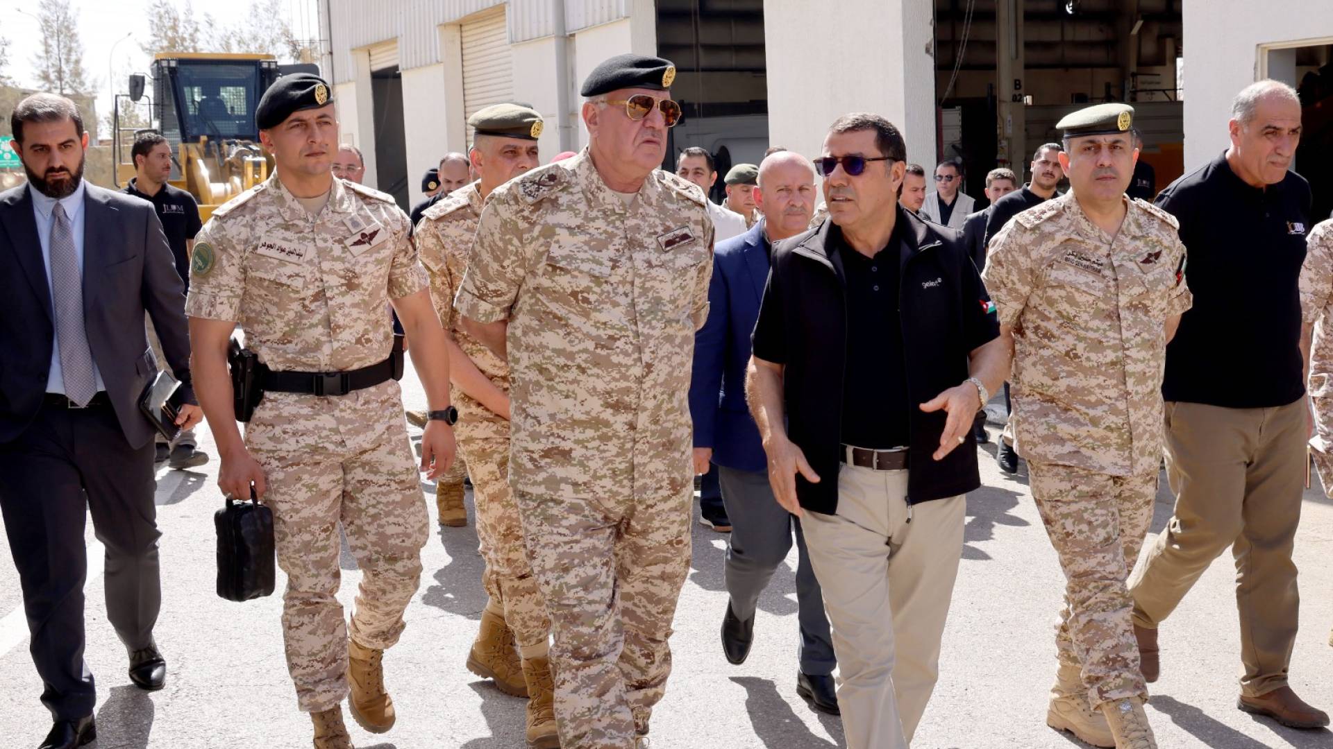 زيارة رئيس هيئة الأركان المشتركة اللواء الركن يوسف أحمد الحنيطي الى مديرية التموين والنقل الملكي