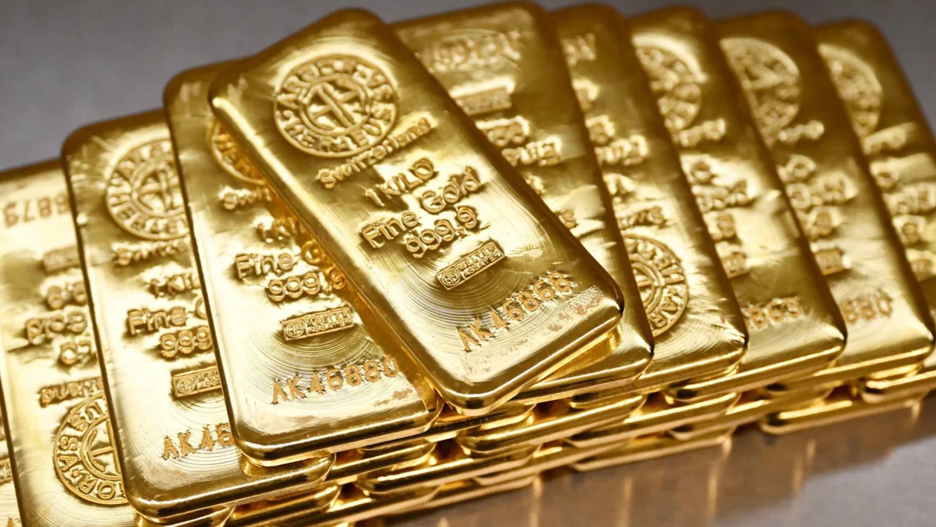 سقوط حر لأسعار الذهب العالمية.. والخسائر تصل إلى 6%