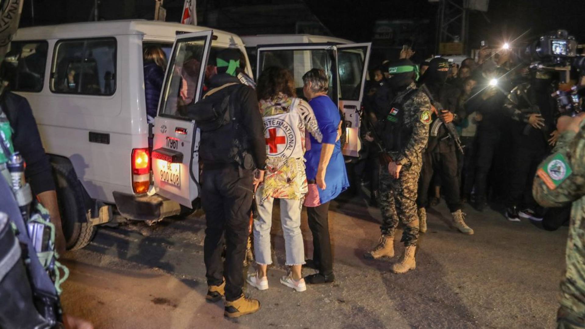 تسليم محتجزين من قطاع غزة