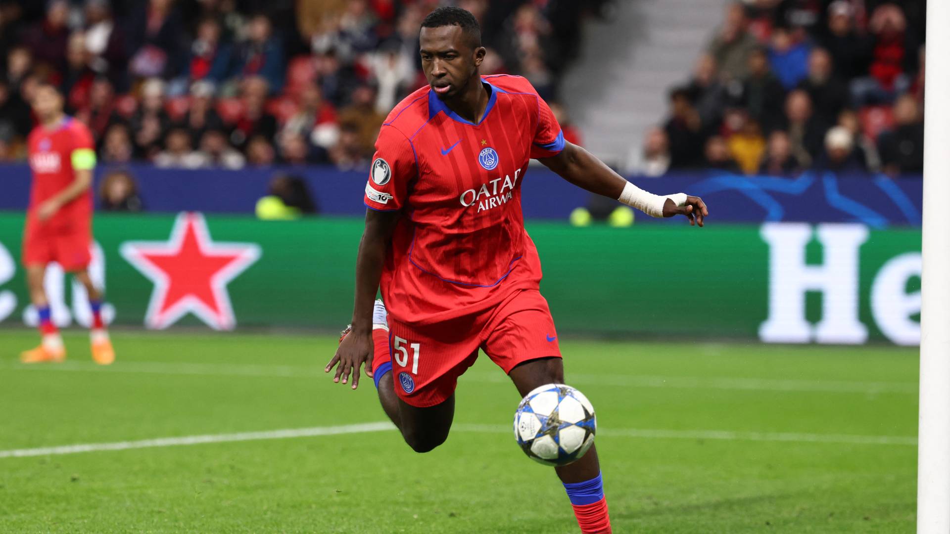 من مباراة باريس سان جيرمان و مضيفه باير ليفركوزن