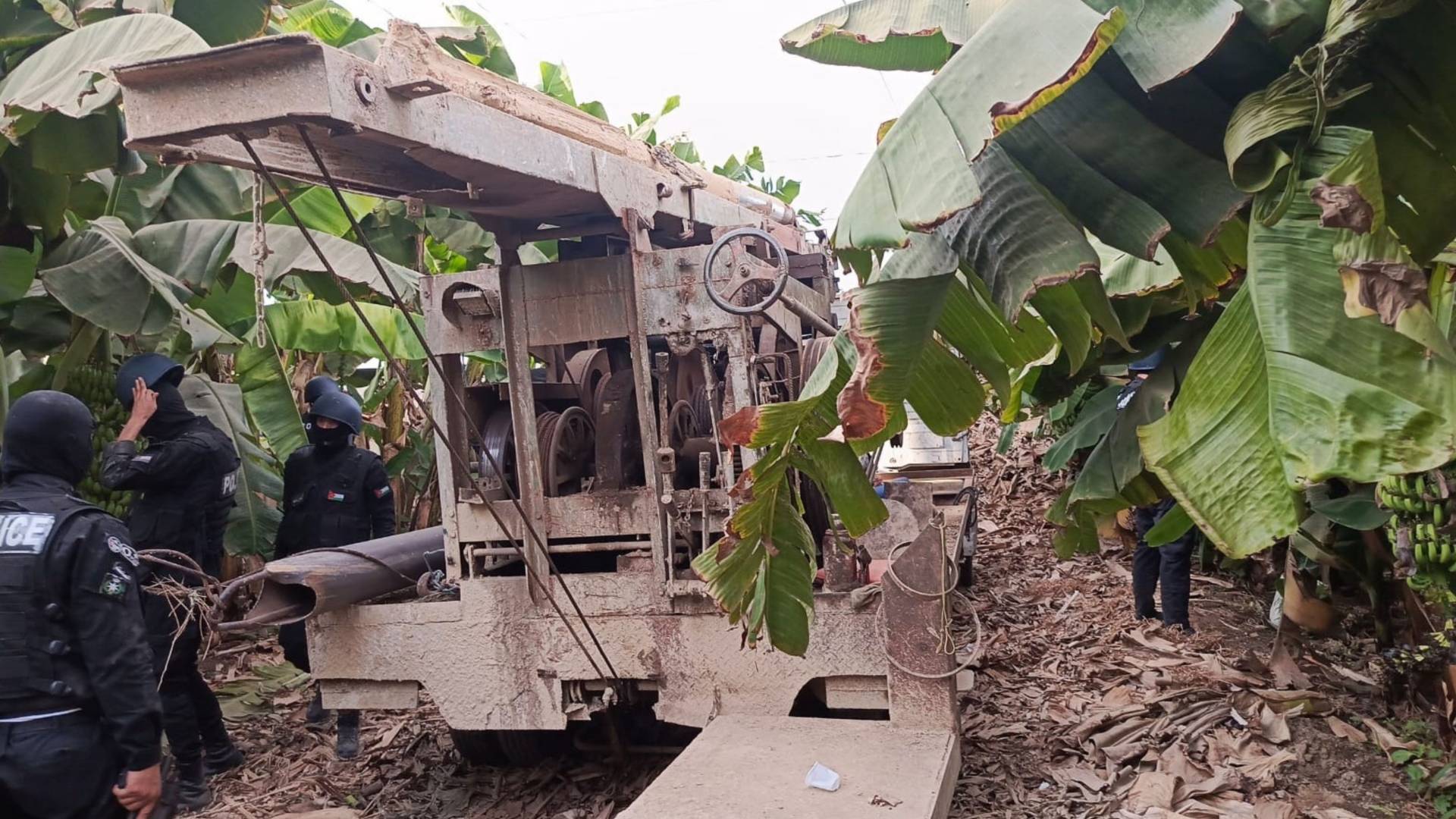 "المياه": ضبط حفارة غير مرخصة في إحدى المزارع في غور الكفرين