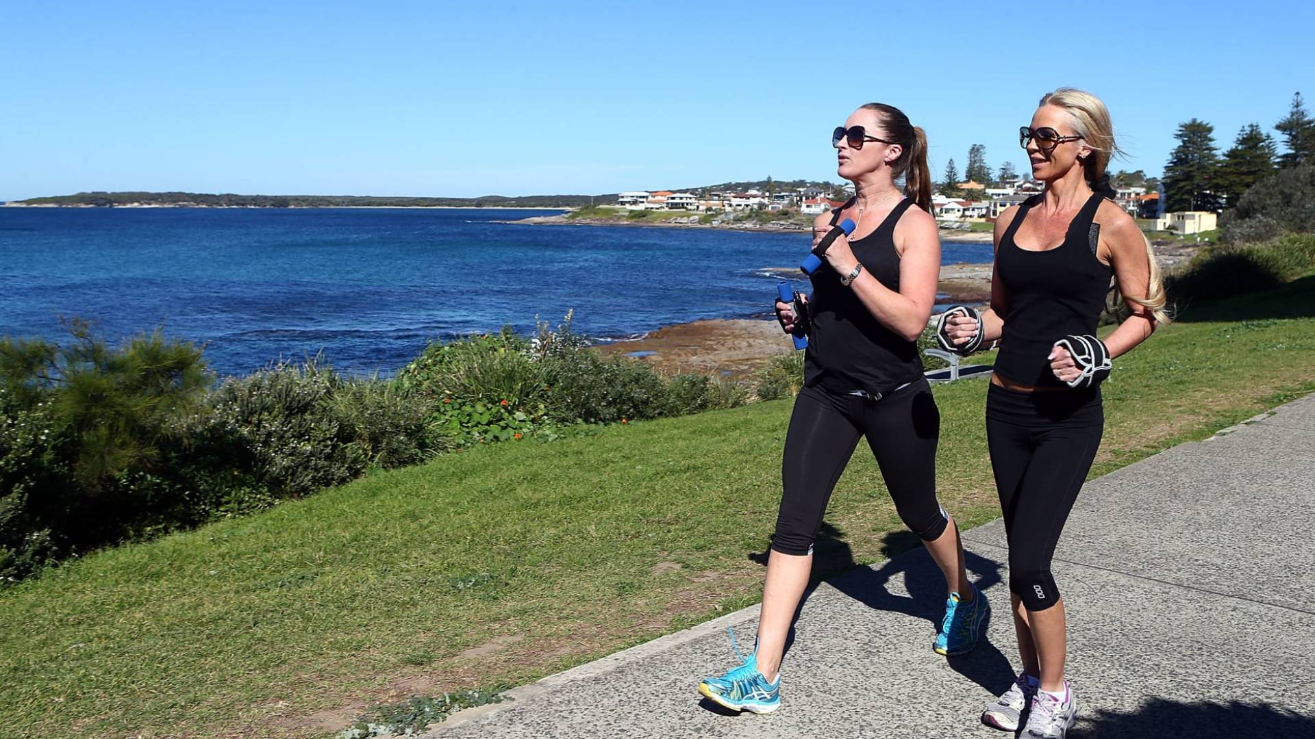 دراسة: المشي مرتين أسبوعيا فقط يخفض خطر النوبات القلبية والسكتات لدى النساء