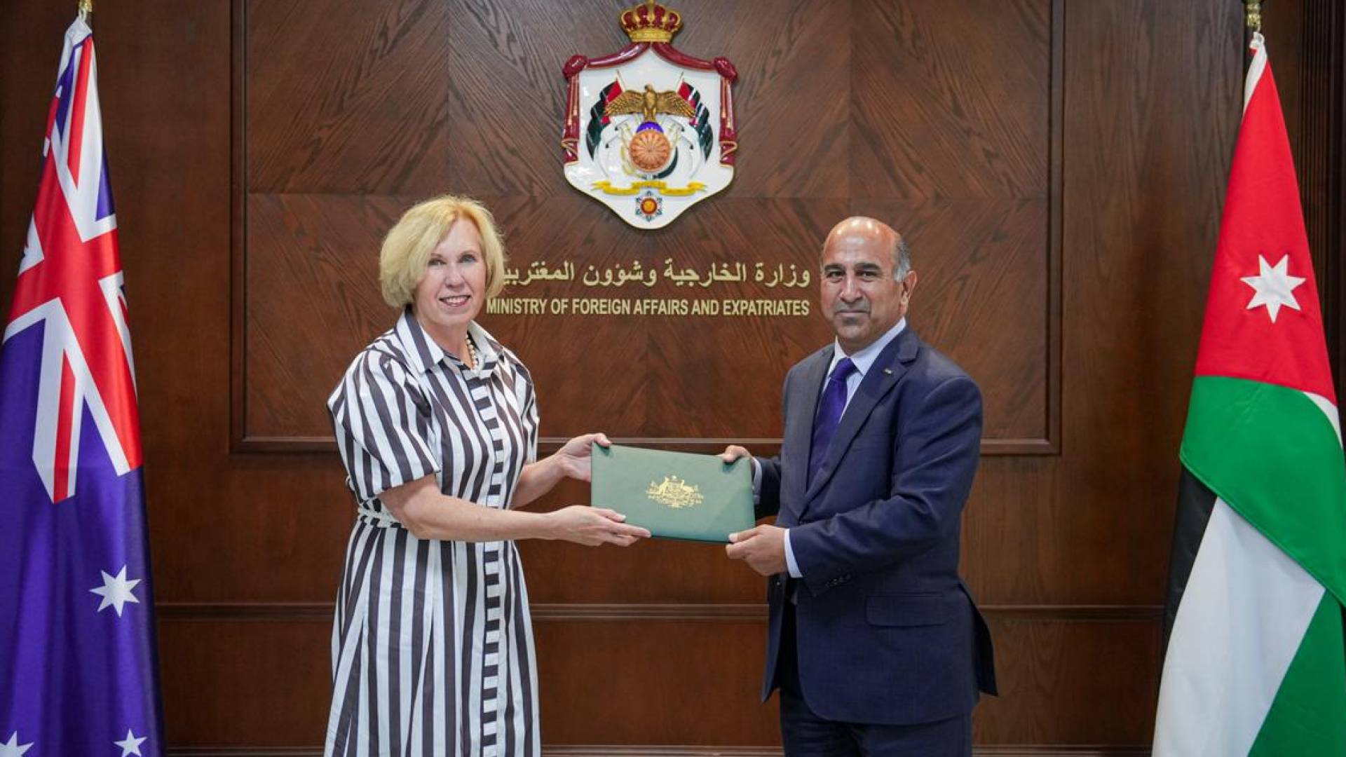 السفير ضيف الله الفايز مع السفيرة الأسترالية