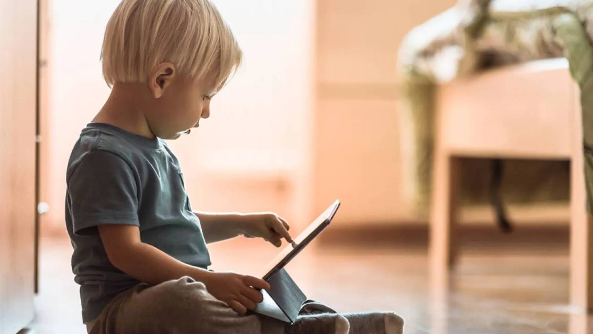 استخدام الاطفال للهواتف الذكية