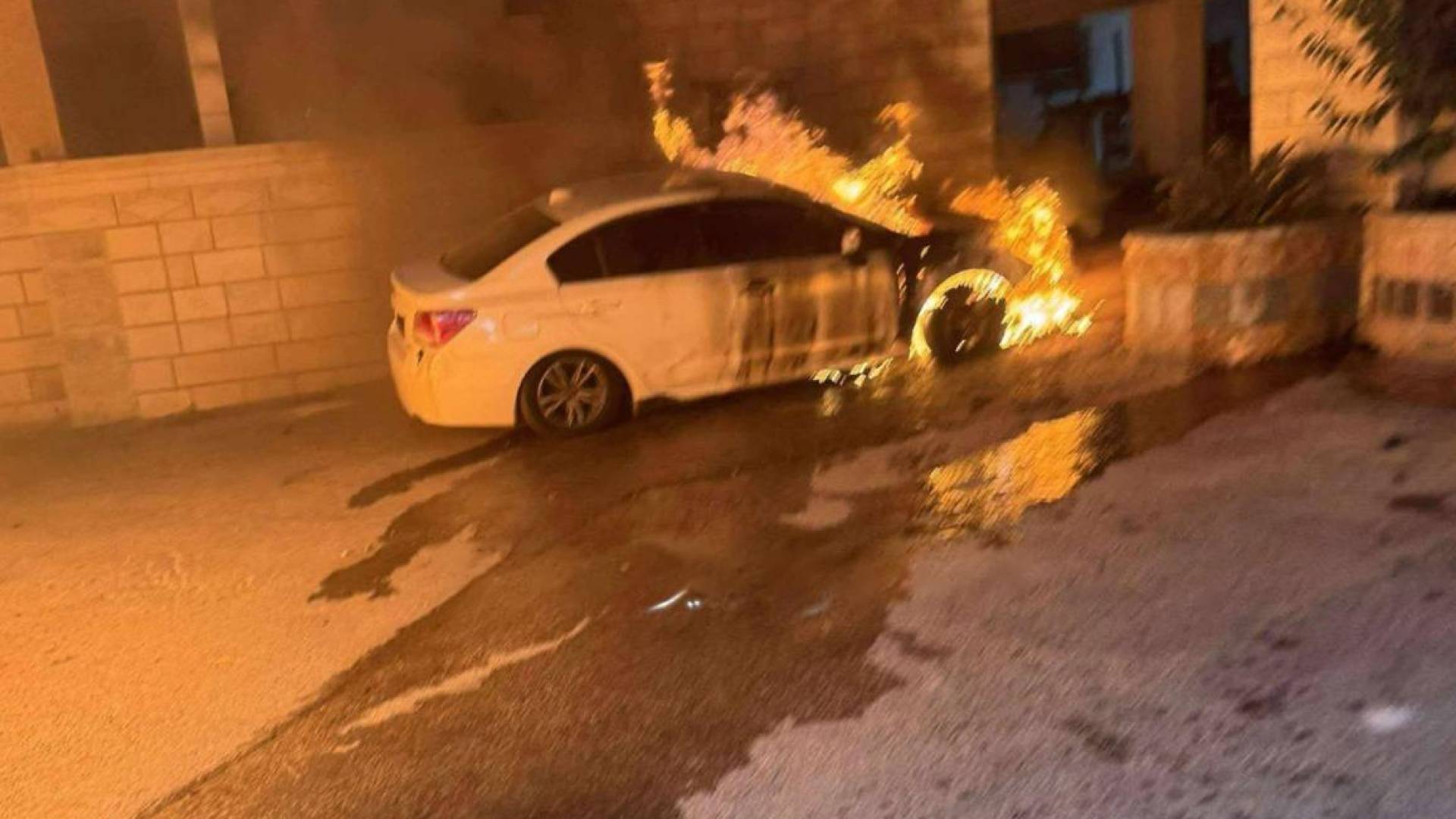 إضرام النار في مركبة