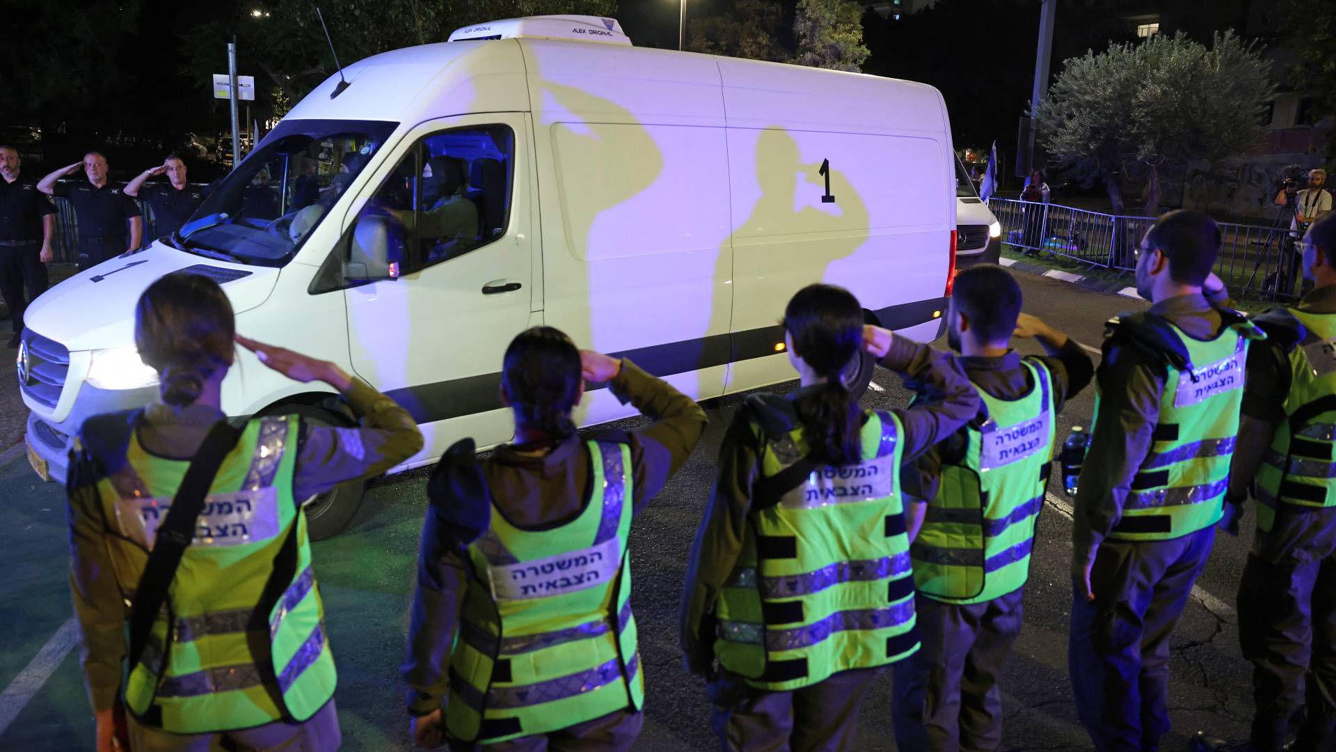 الاحتلال يتسقبل جثث محتجزين "أرشيفية"