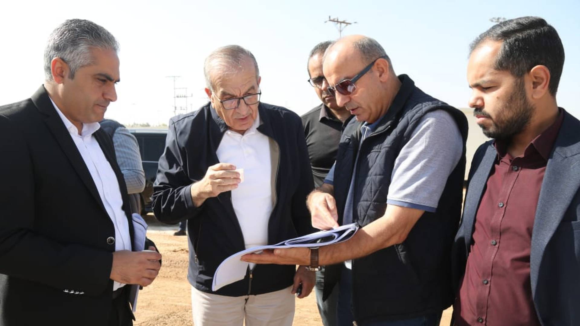 وزير الأشغال يتفقد مشروع ساحات انتظار الشاحنات في مركز جابر الحدودي