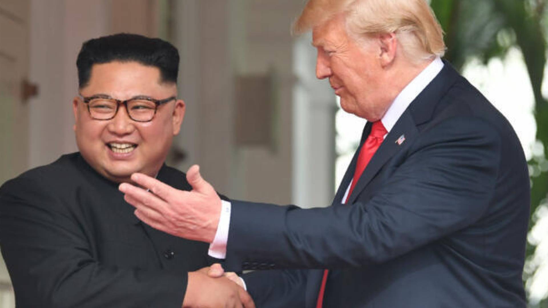 ترمب يقول إنه "يود" لقاء زعيم كوريا الشمالية خلال جولته الآسيوية